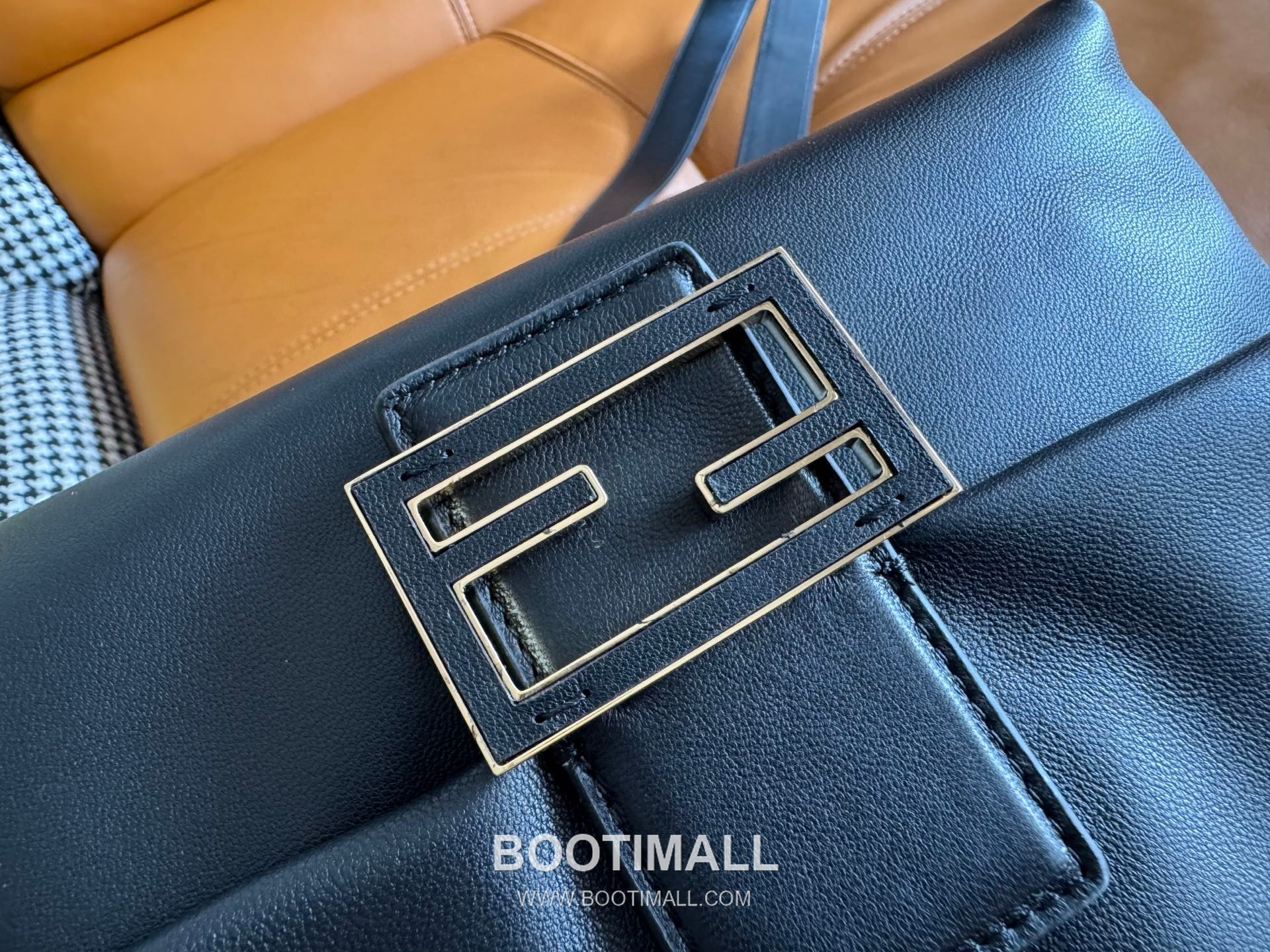 Fendi Mamma Baguette Medium Nappa Leather Black Shoulder Bag 펜디 맘마 바게트 미디엄 나파 레더 블랙 숄더백 26.5cm 15