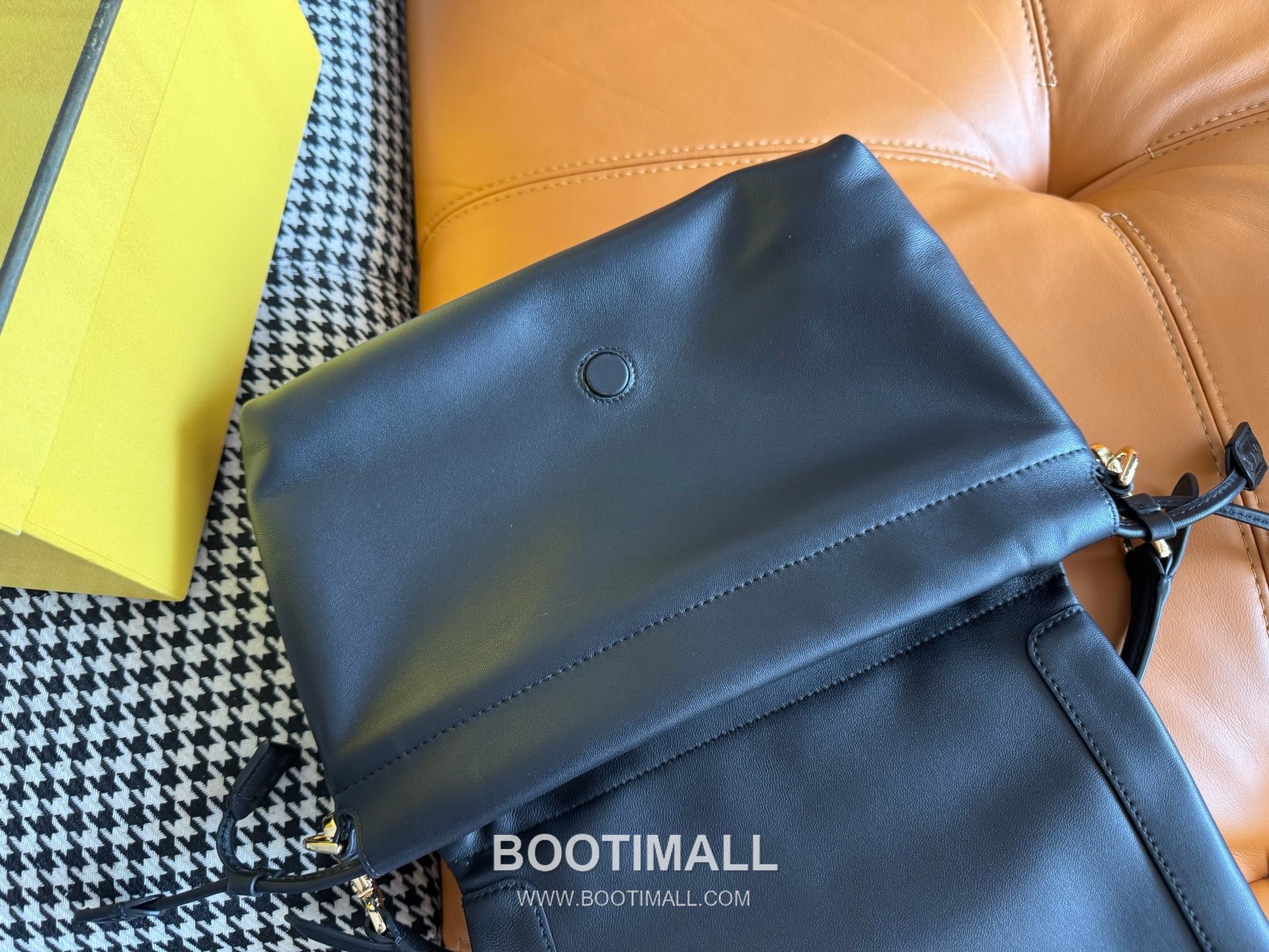 Fendi Mamma Baguette Medium Nappa Leather Black Shoulder Bag 펜디 맘마 바게트 미디엄 나파 레더 블랙 숄더백 26.5cm 17