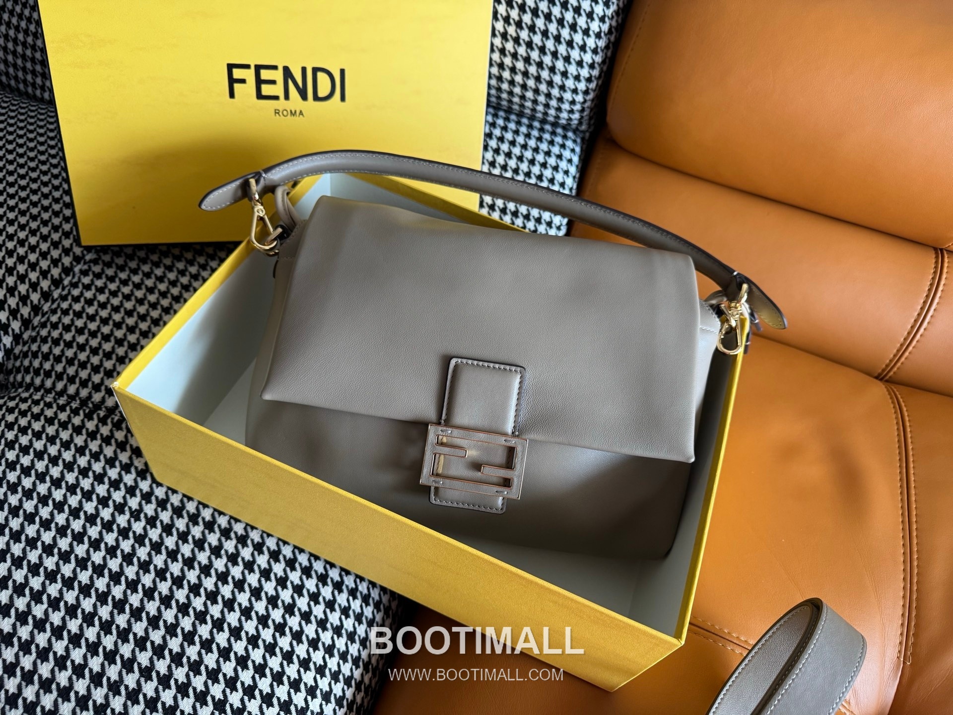 Fendi Mamma Baguette Medium Nappa Leather Bag 펜디 맘마 바게트 미디엄 나파 레더 백 26.5cm 1