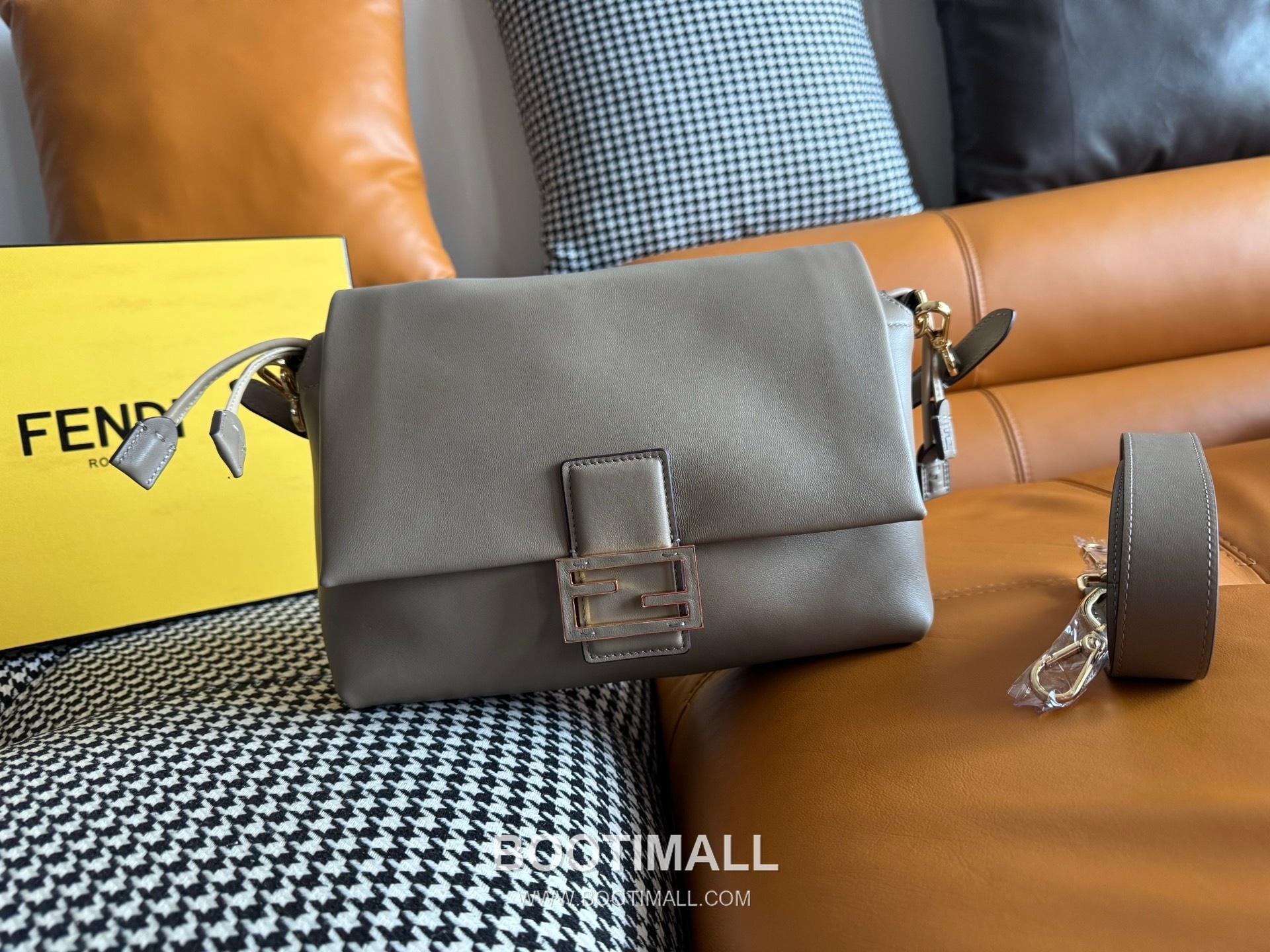 Fendi Mamma Baguette Medium Nappa Leather Bag 펜디 맘마 바게트 미디엄 나파 레더 백 26.5cm 2