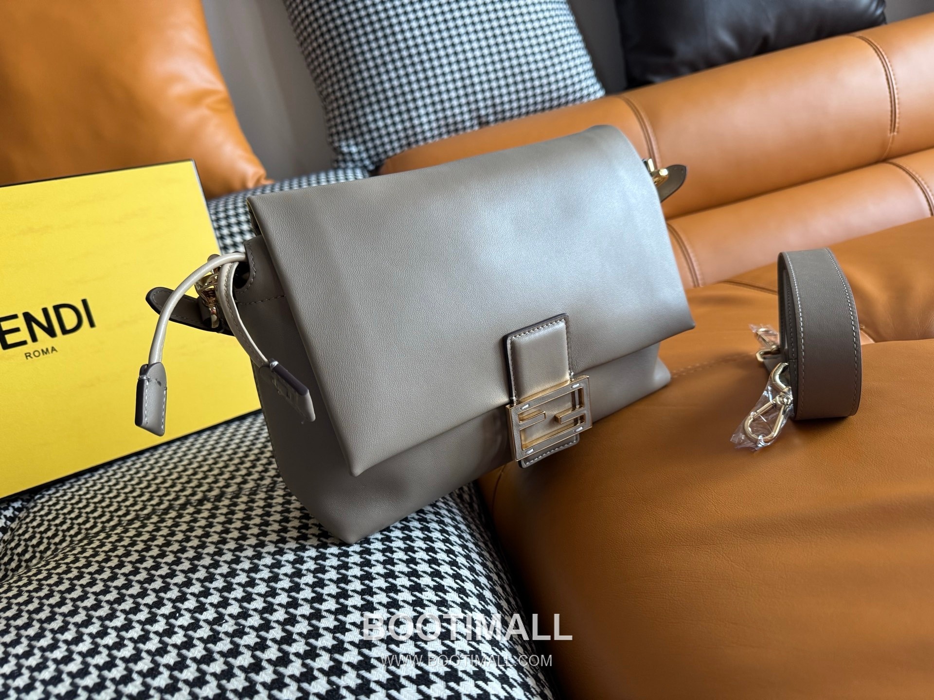 Fendi Mamma Baguette Medium Nappa Leather Bag 펜디 맘마 바게트 미디엄 나파 레더 백 26.5cm 3