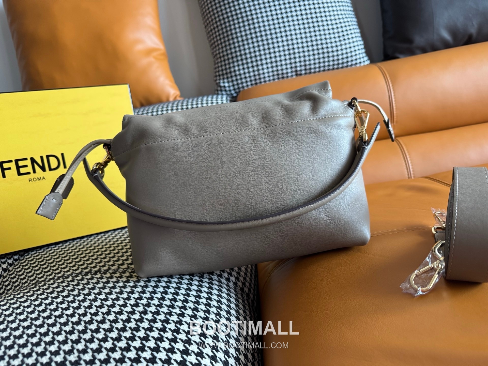 Fendi Mamma Baguette Medium Nappa Leather Bag 펜디 맘마 바게트 미디엄 나파 레더 백 26.5cm 5