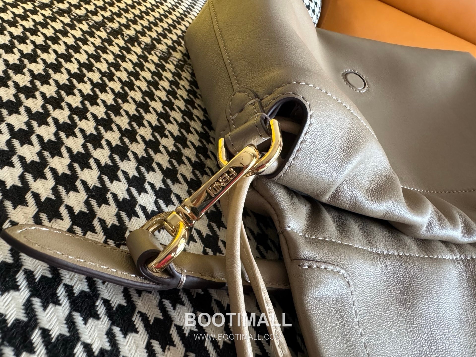 Fendi Mamma Baguette Medium Nappa Leather Bag 펜디 맘마 바게트 미디엄 나파 레더 백 26.5cm 7