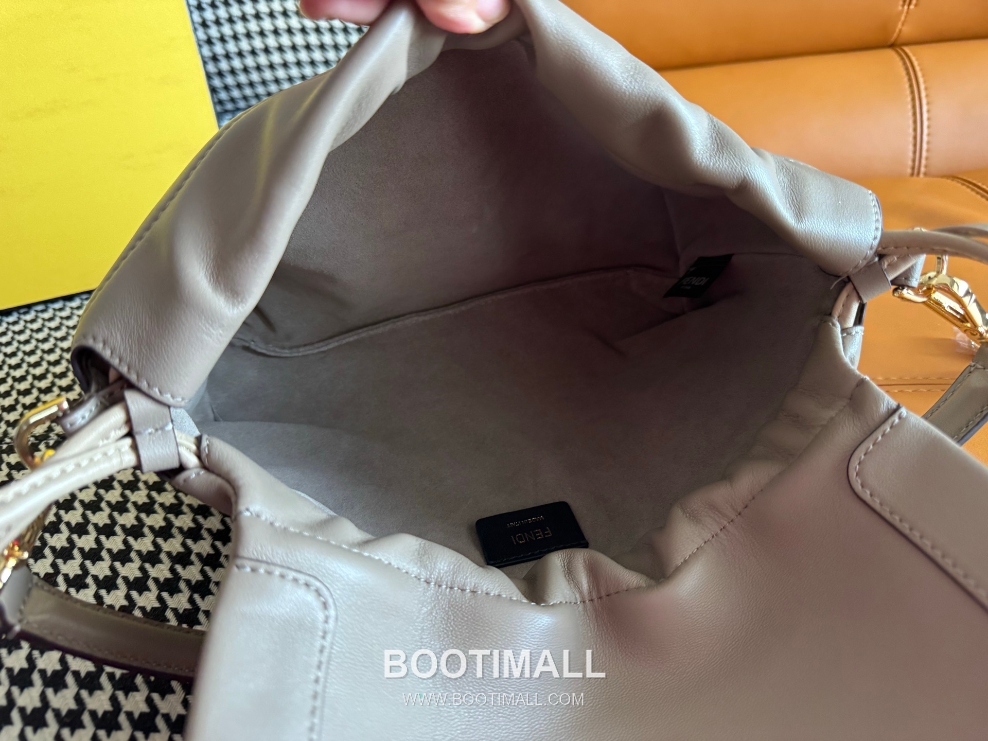 Fendi Mamma Baguette Medium Nappa Leather Bag 펜디 맘마 바게트 미디엄 나파 레더 백 26.5cm 8