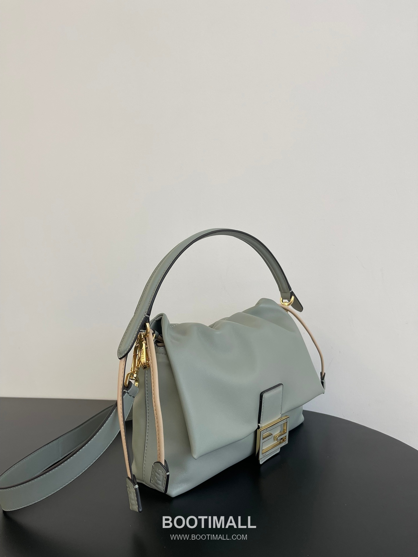 Fendi Mamma Baguette Medium Nappa Leather Bag 펜디 맘마 바게트 미디엄 나파 레더 백 26.5cm 2