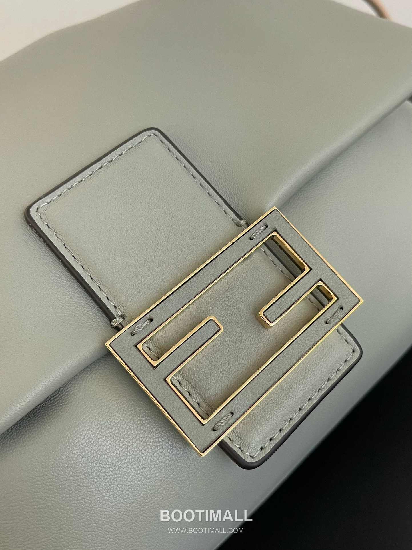 Fendi Mamma Baguette Medium Nappa Leather Bag 펜디 맘마 바게트 미디엄 나파 레더 백 26.5cm 3