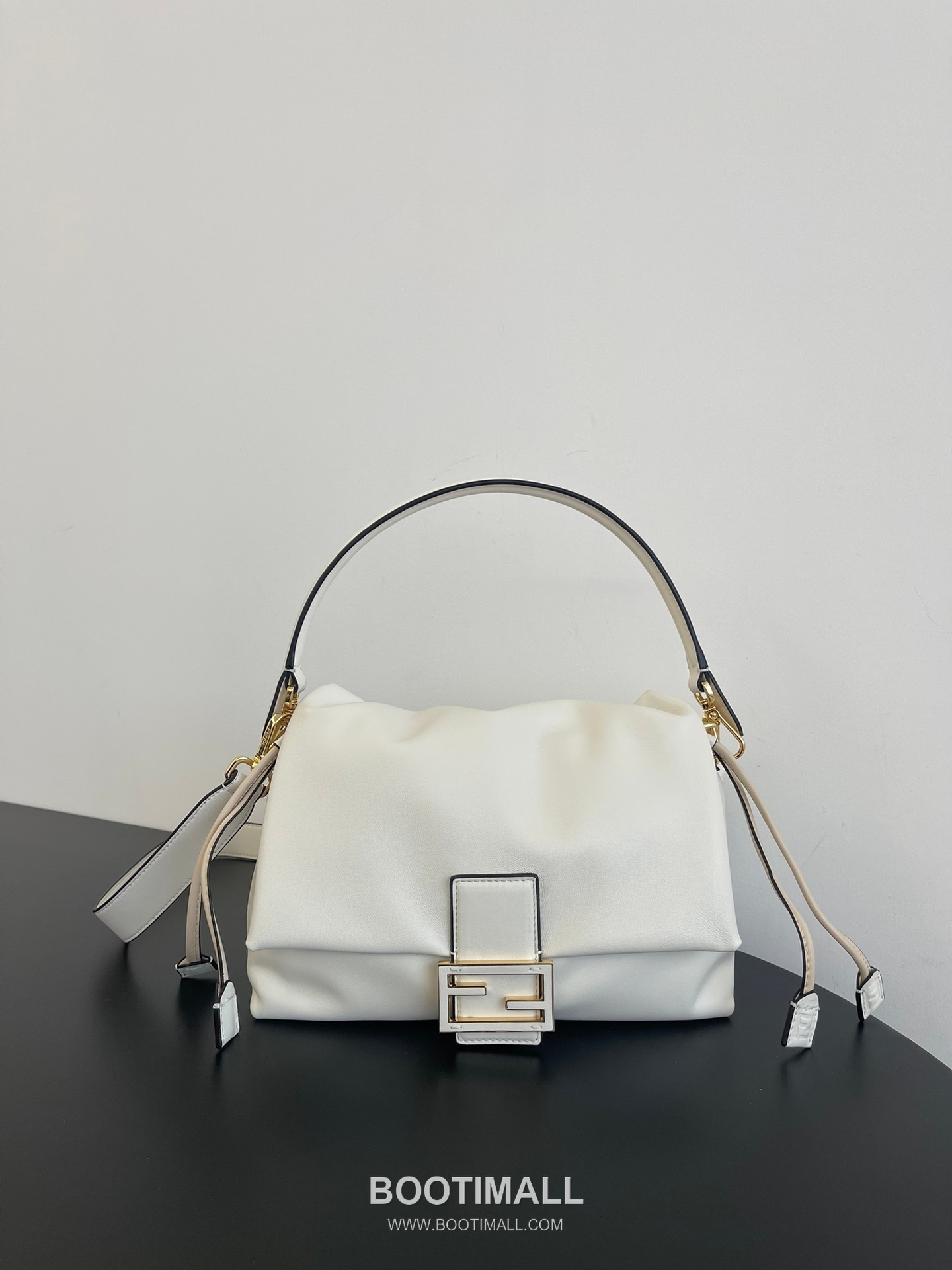 Fendi Mamma Baguette Medium Nappa Leather Bag 펜디 맘마 바게트 미디엄 나파 레더 백 26.5cm 1