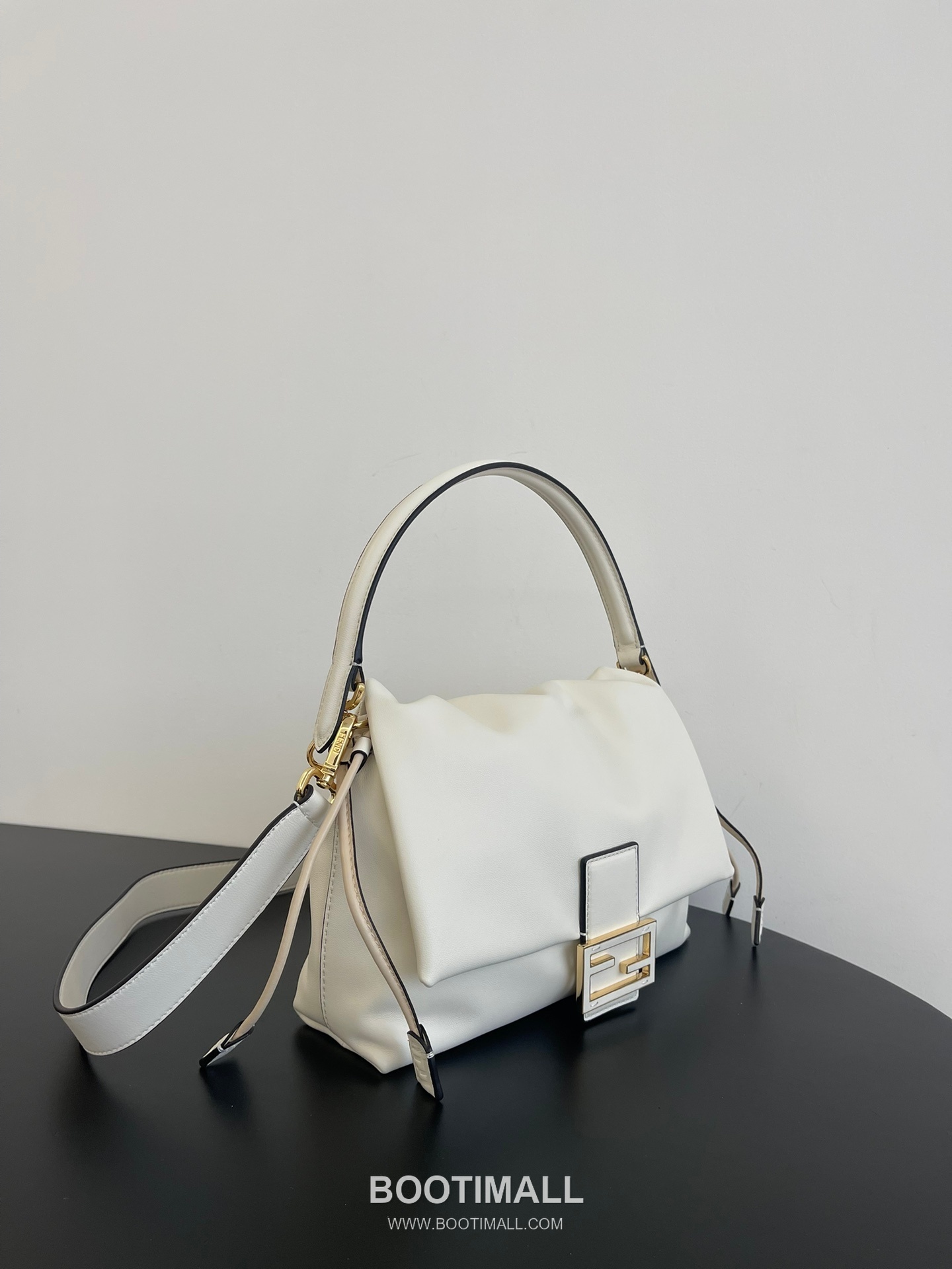 Fendi Mamma Baguette Medium Nappa Leather Bag 펜디 맘마 바게트 미디엄 나파 레더 백 26.5cm 2