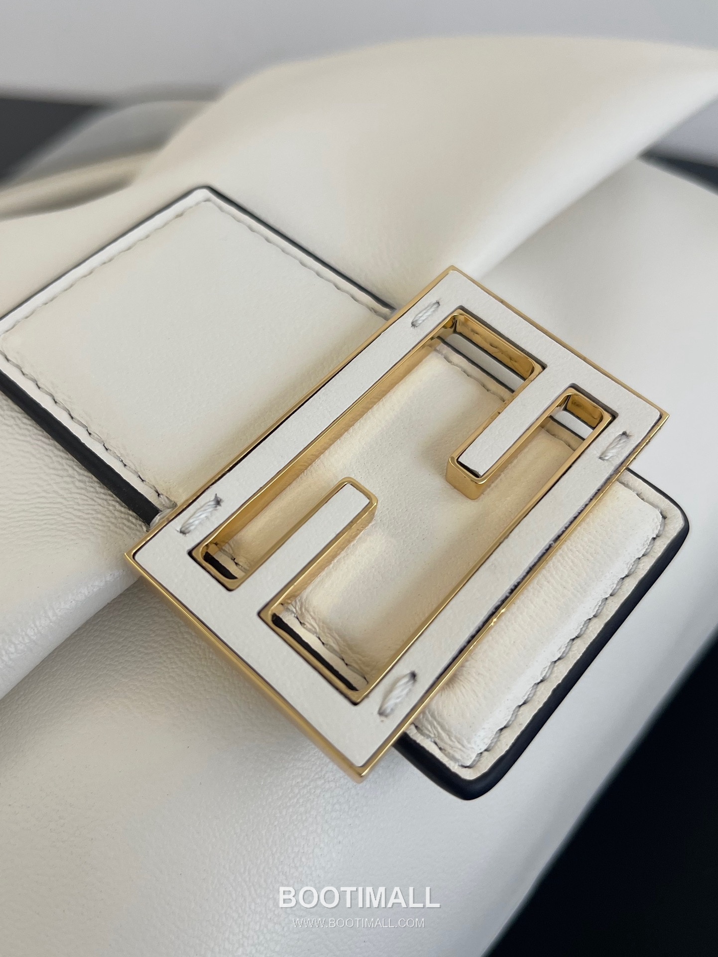 Fendi Mamma Baguette Medium Nappa Leather Bag 펜디 맘마 바게트 미디엄 나파 레더 백 26.5cm 5