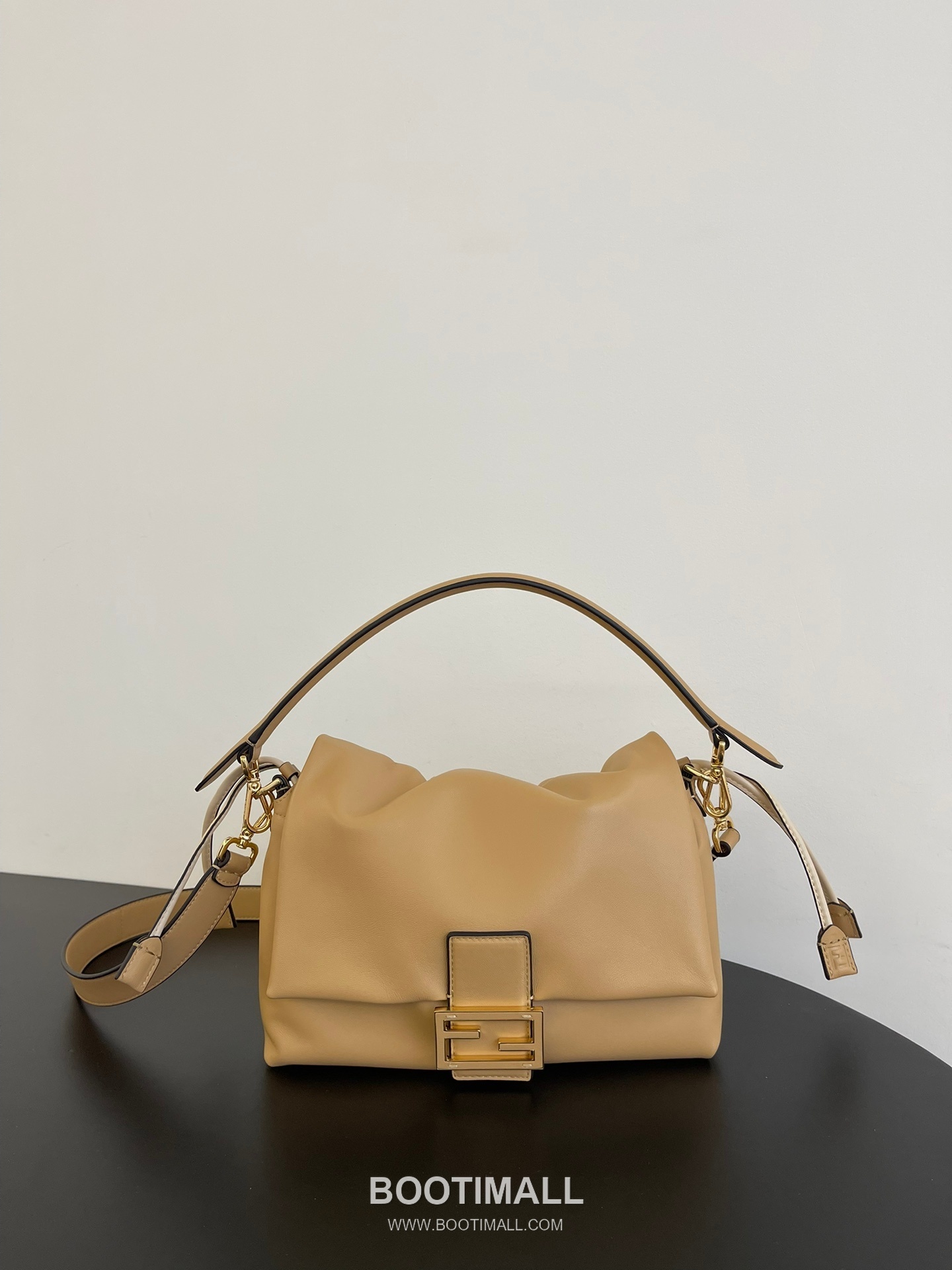 Fendi Mamma Baguette Medium Nappa Leather Bag 펜디 맘마 바게트 미디엄 나파 레더 백 26.5cm 1