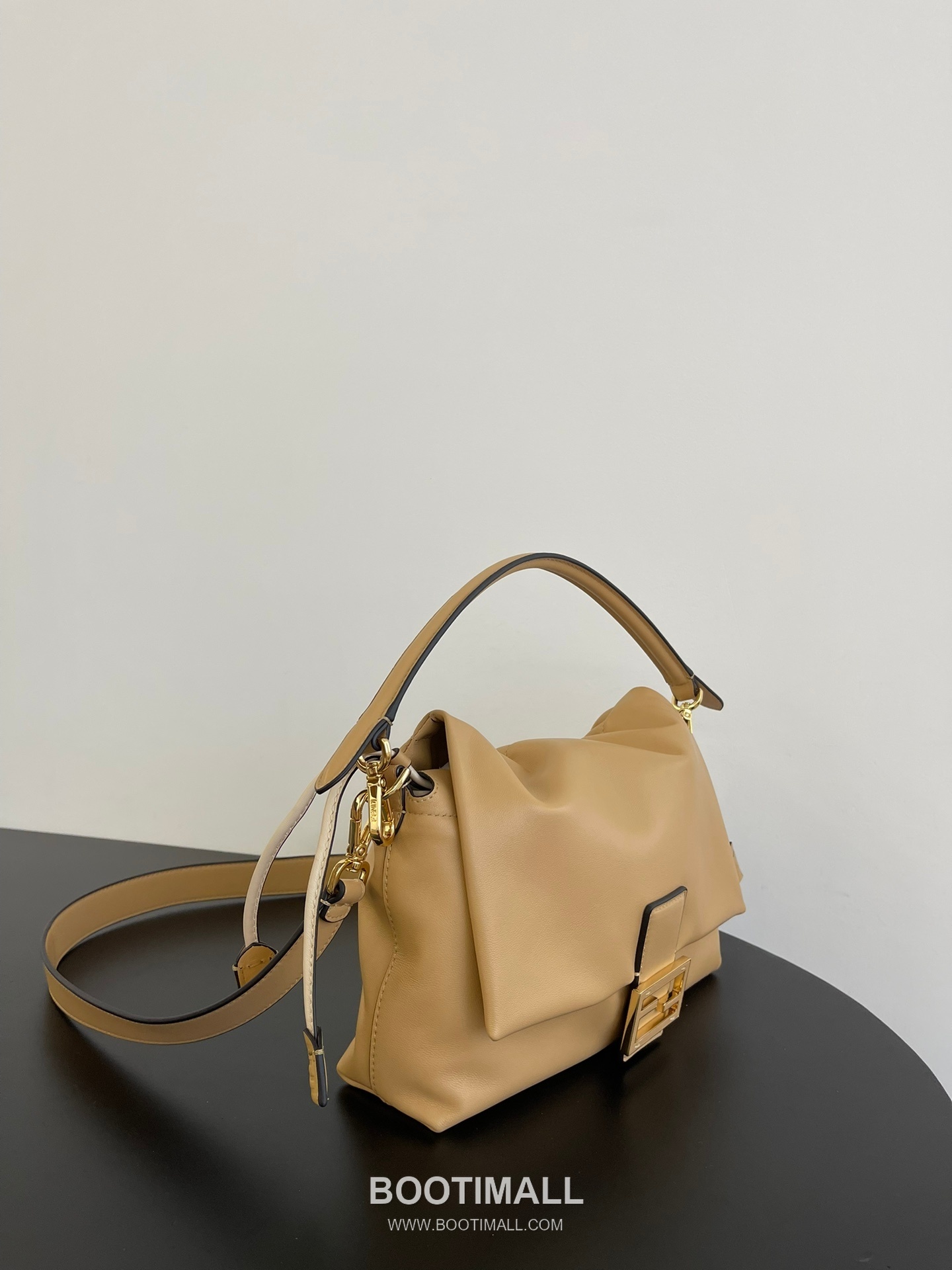 Fendi Mamma Baguette Medium Nappa Leather Bag 펜디 맘마 바게트 미디엄 나파 레더 백 26.5cm 2