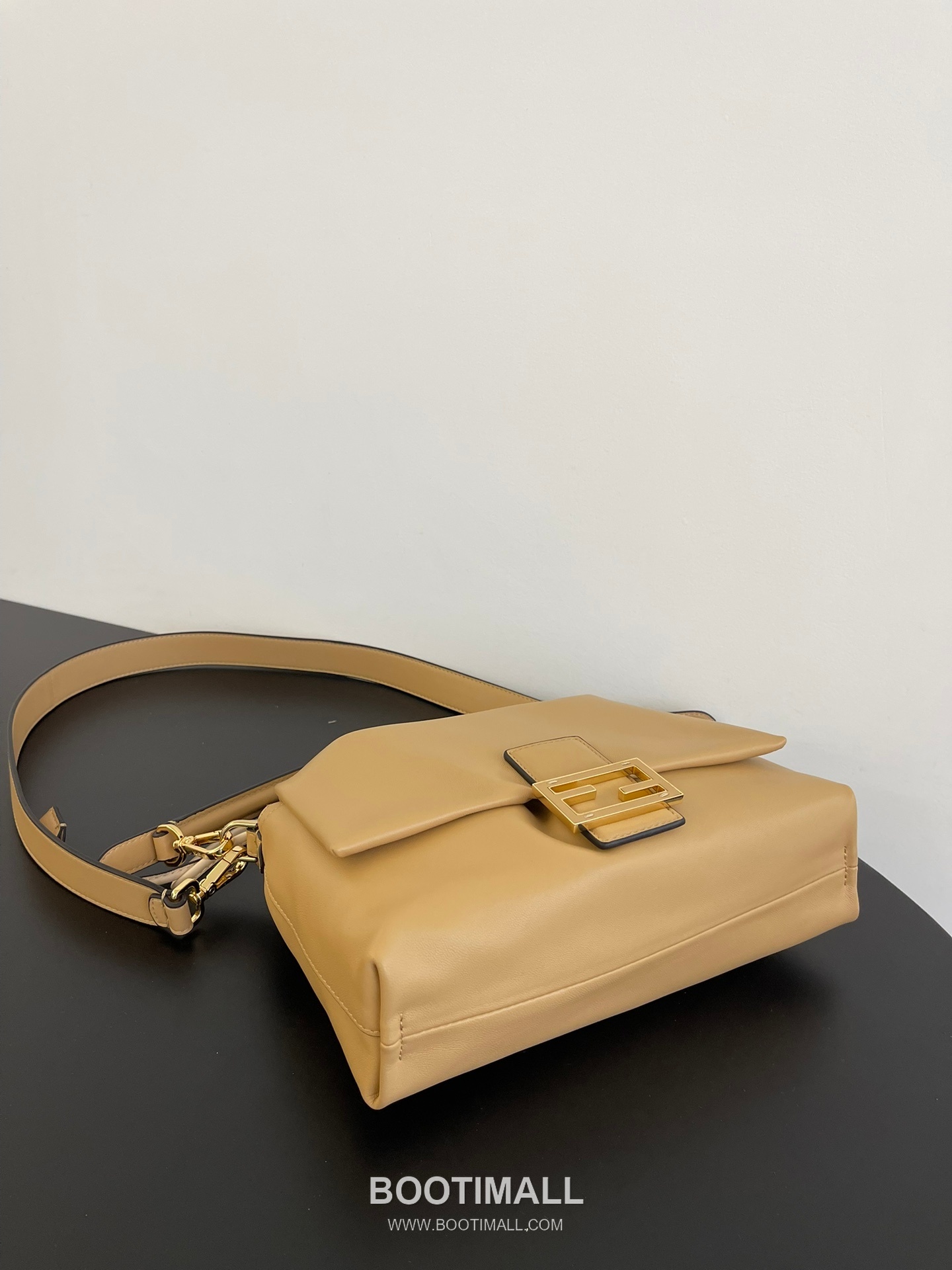 Fendi Mamma Baguette Medium Nappa Leather Bag 펜디 맘마 바게트 미디엄 나파 레더 백 26.5cm 8