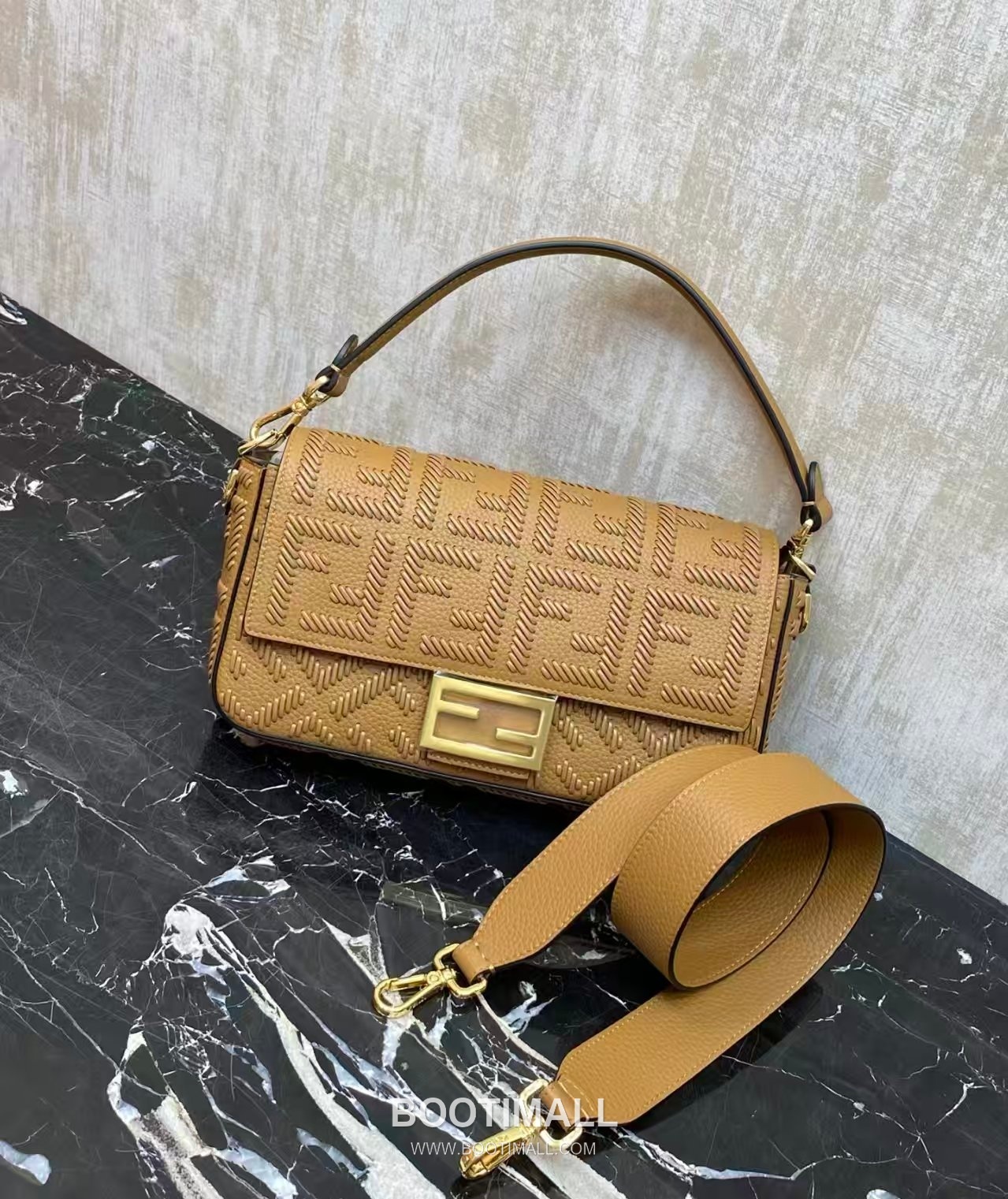 Fendi Baguette Medium Woven Leather Bag 펜디 바게트 미디엄 우븐 레더 백 27cm 1