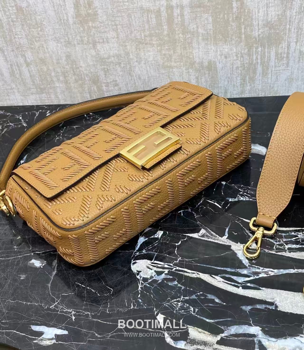 Fendi Baguette Medium Woven Leather Bag 펜디 바게트 미디엄 우븐 레더 백 27cm 4