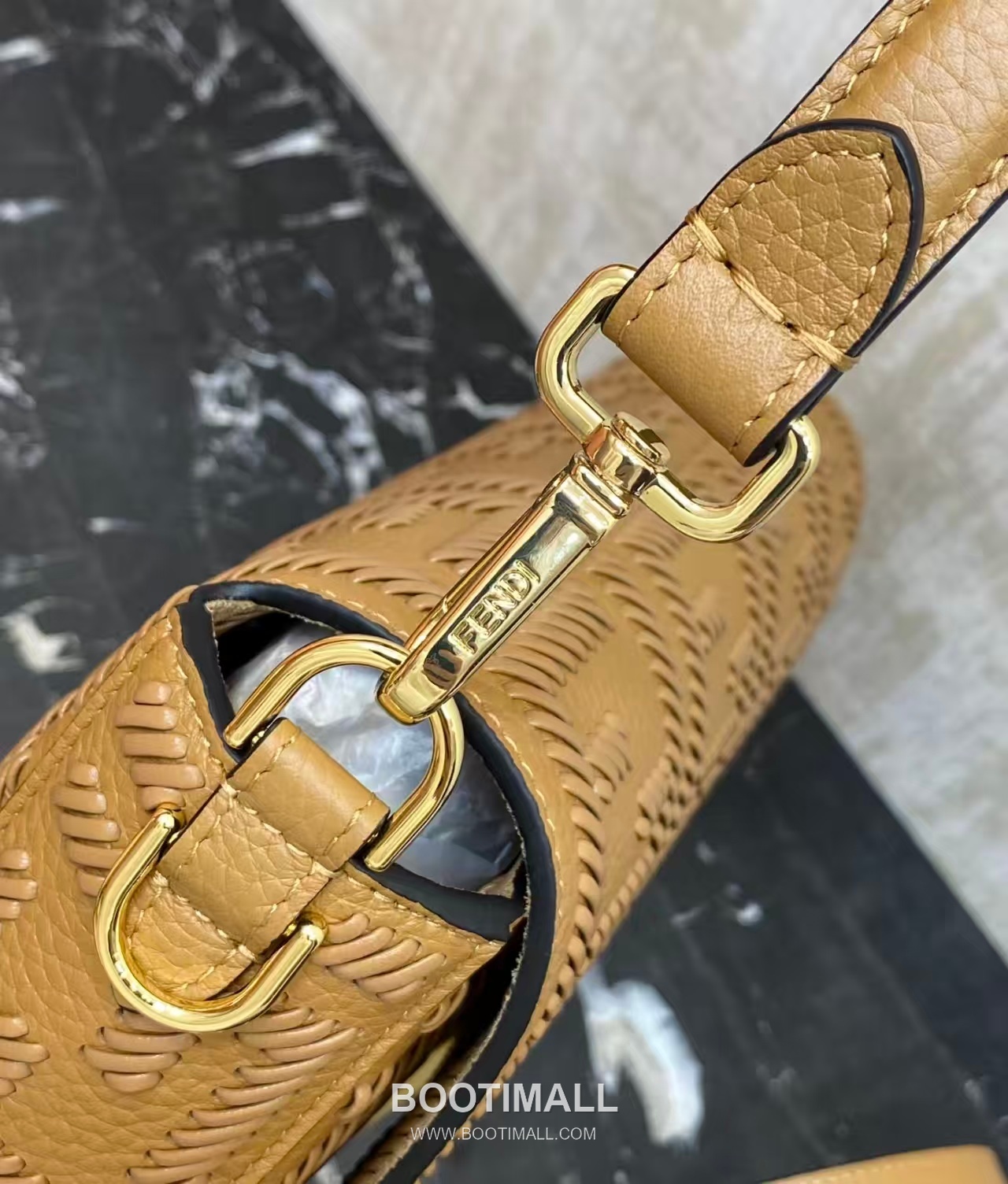 Fendi Baguette Medium Woven Leather Bag 펜디 바게트 미디엄 우븐 레더 백 27cm 5