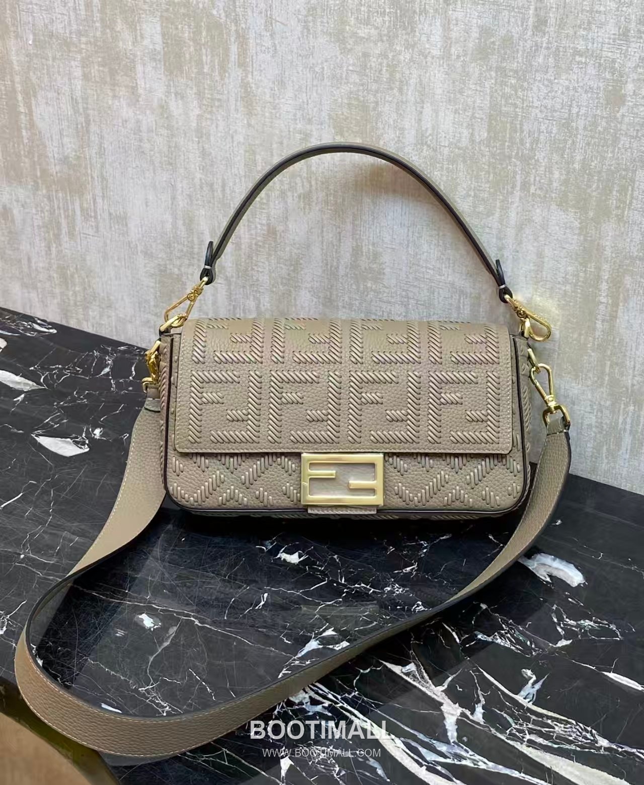 Fendi Baguette Medium Woven Leather Bag 펜디 바게트 미디엄 우븐 레더 백 27cm 1