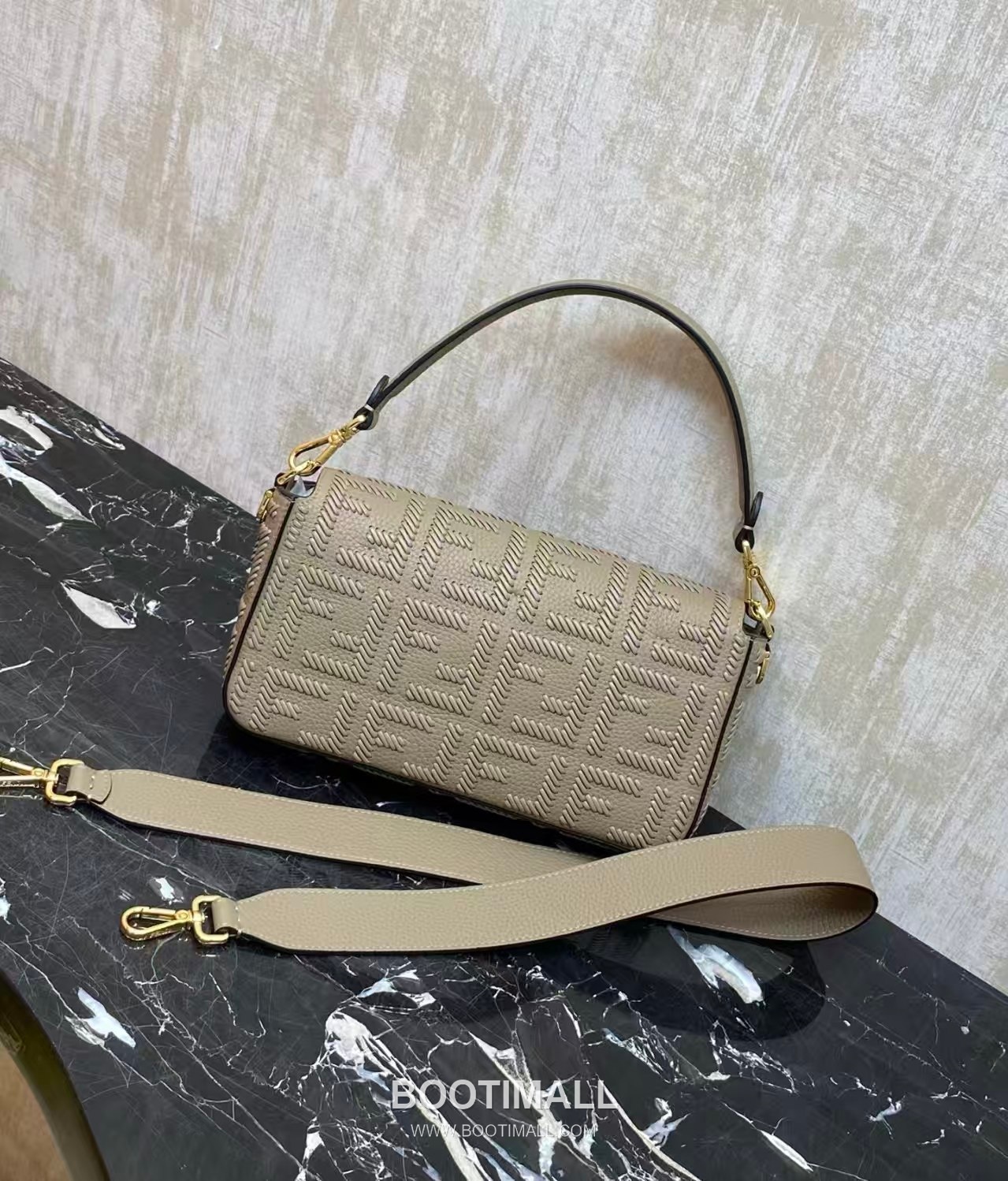 Fendi Baguette Medium Woven Leather Bag 펜디 바게트 미디엄 우븐 레더 백 27cm 2