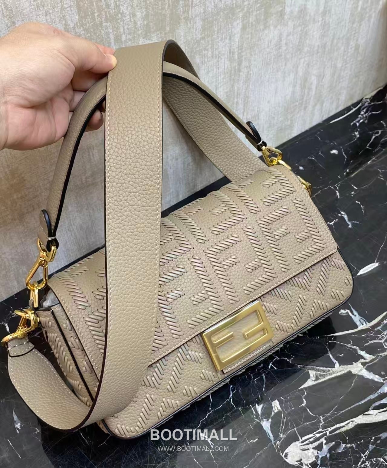 Fendi Baguette Medium Woven Leather Bag 펜디 바게트 미디엄 우븐 레더 백 27cm 3