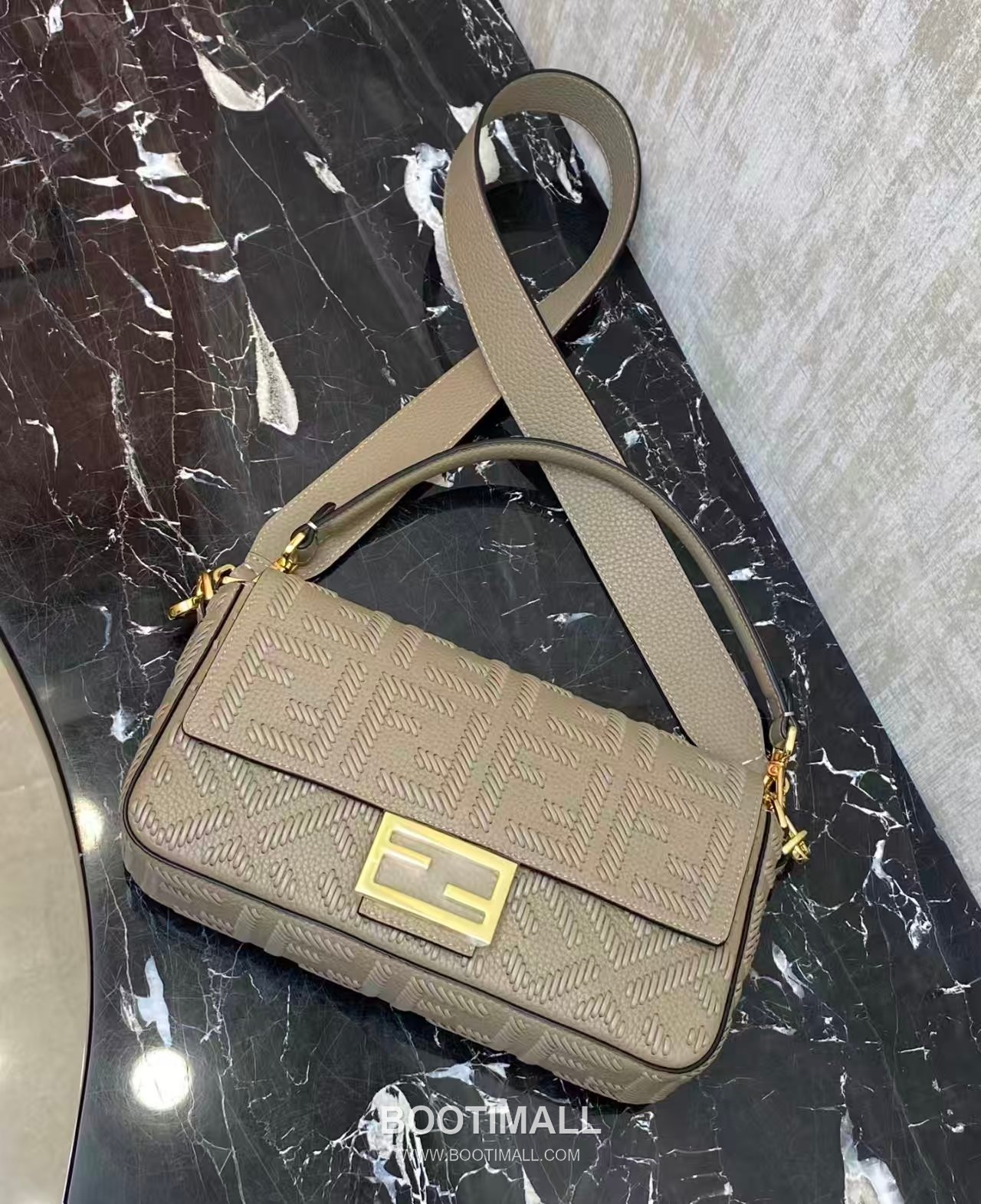 Fendi Baguette Medium Woven Leather Bag 펜디 바게트 미디엄 우븐 레더 백 27cm 4