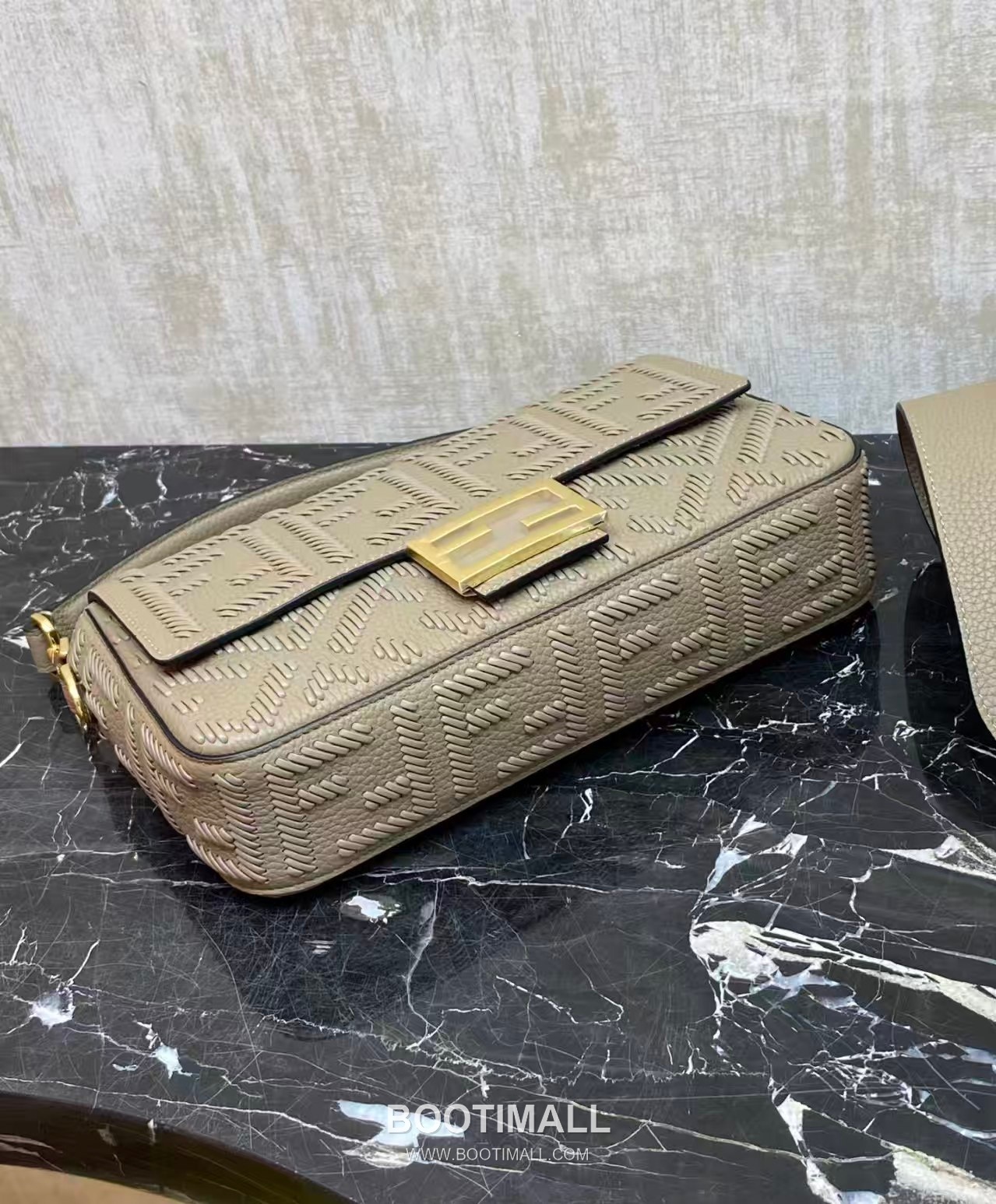 Fendi Baguette Medium Woven Leather Bag 펜디 바게트 미디엄 우븐 레더 백 27cm 5