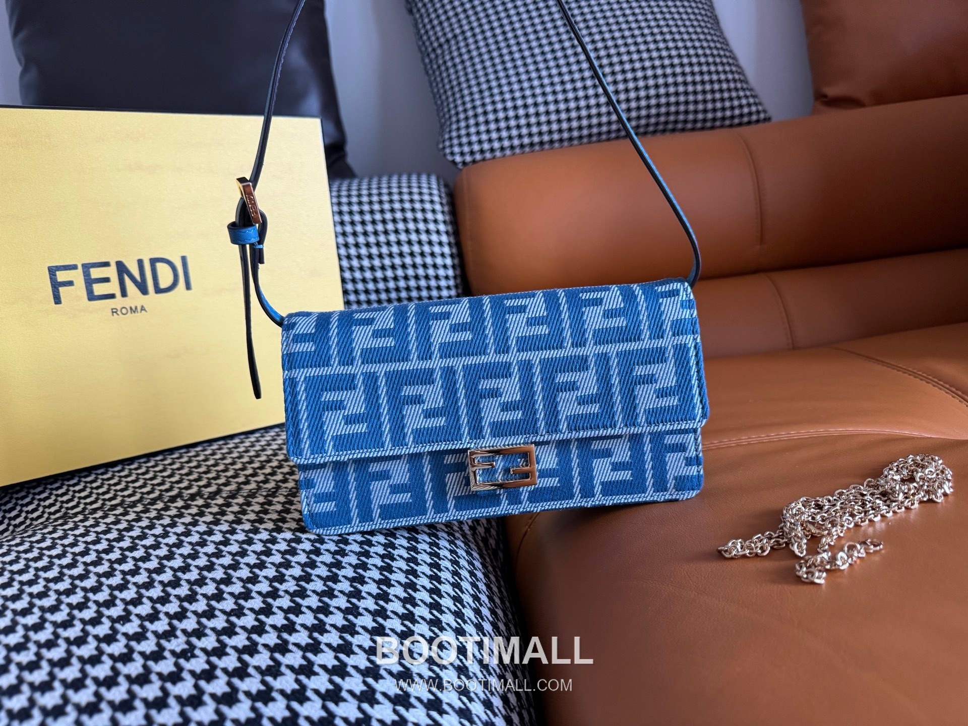 Fendi Baguette Compact FF Jacquard Wallet on Chain 펜디 바게트 컴팩트 FF 자카드 월렛 온 체인 21cm 1