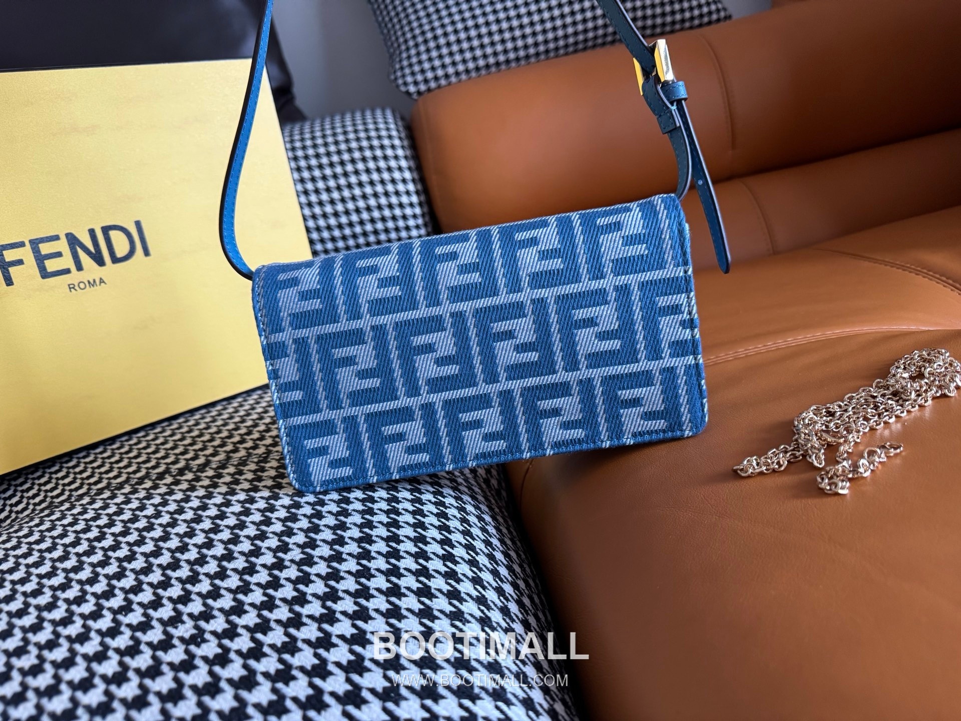 Fendi Baguette Compact FF Jacquard Wallet on Chain 펜디 바게트 컴팩트 FF 자카드 월렛 온 체인 21cm 4