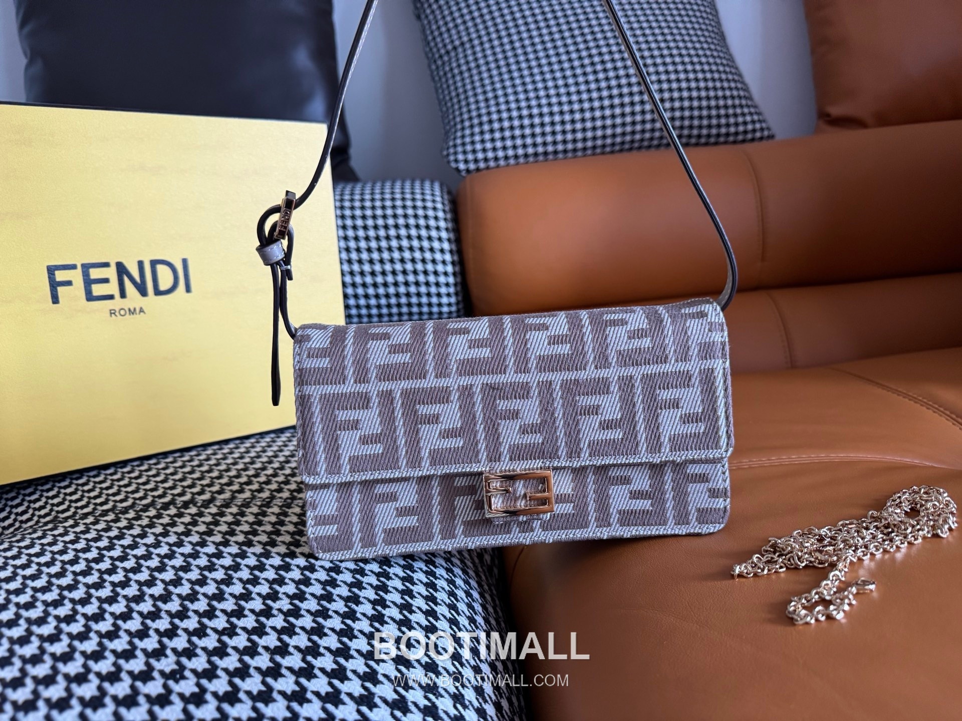 Fendi Baguette Compact FF Jacquard Wallet on Chain 펜디 바게트 컴팩트 FF 자카드 월렛 온 체인 21cm 1