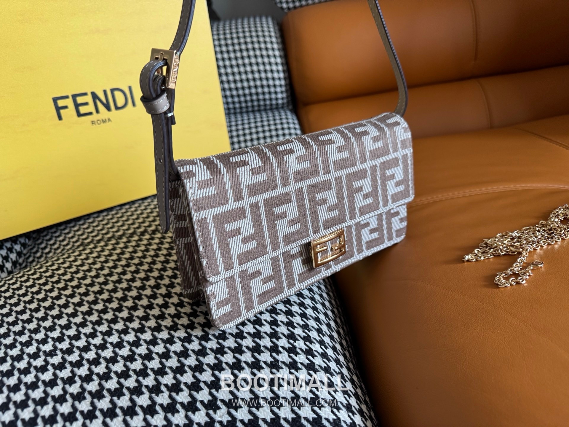 Fendi Baguette Compact FF Jacquard Wallet on Chain 펜디 바게트 컴팩트 FF 자카드 월렛 온 체인 21cm 2