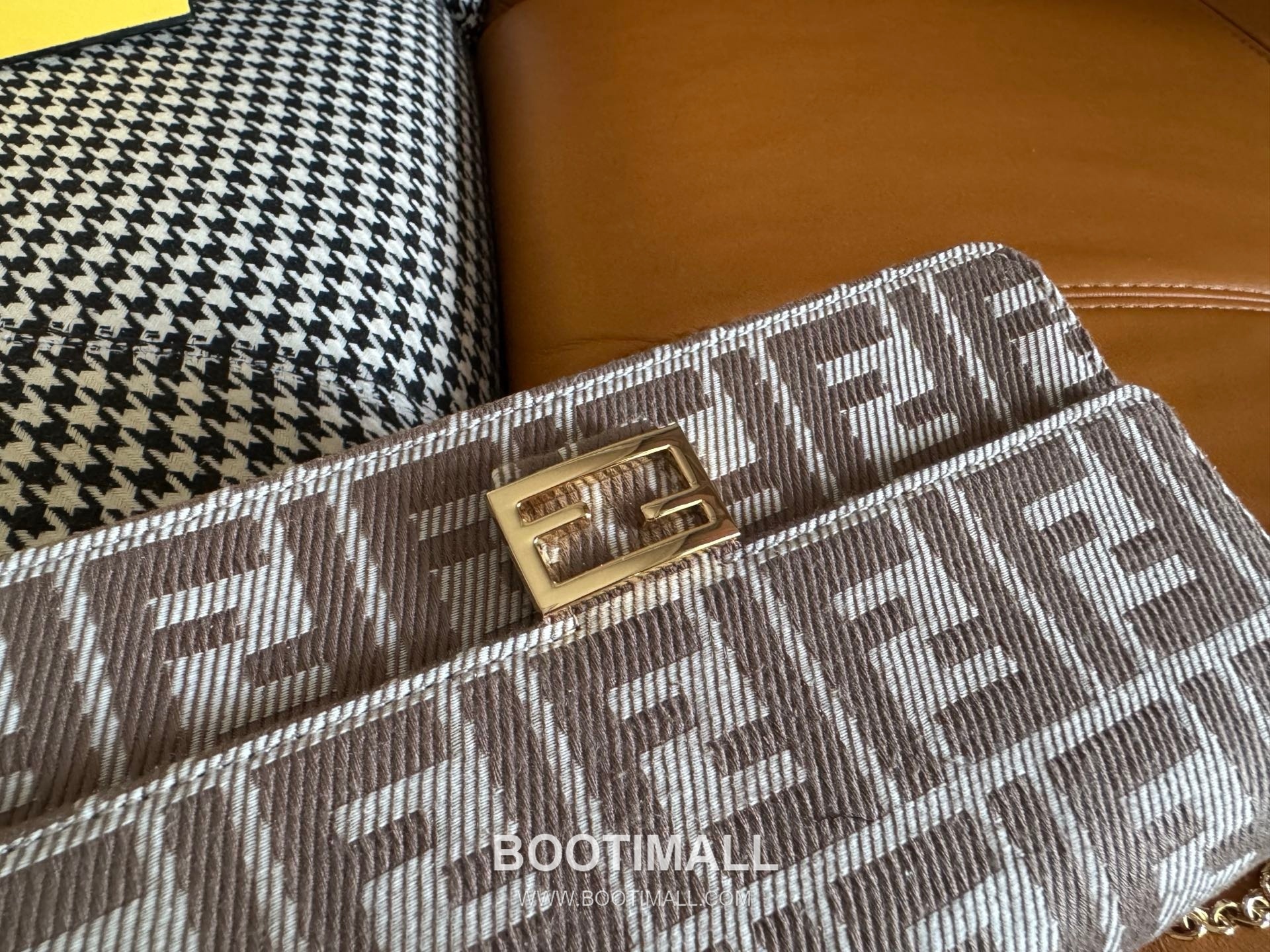 Fendi Baguette Compact FF Jacquard Wallet on Chain 펜디 바게트 컴팩트 FF 자카드 월렛 온 체인 21cm 6