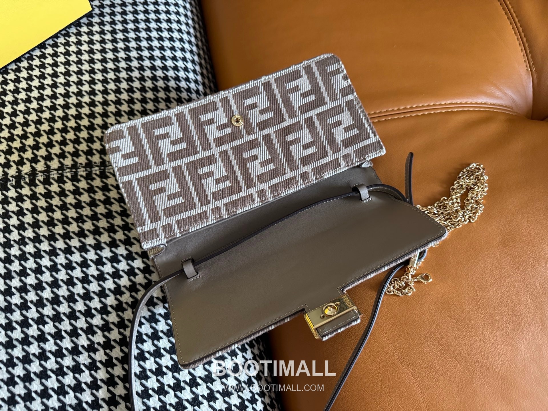 Fendi Baguette Compact FF Jacquard Wallet on Chain 펜디 바게트 컴팩트 FF 자카드 월렛 온 체인 21cm 9
