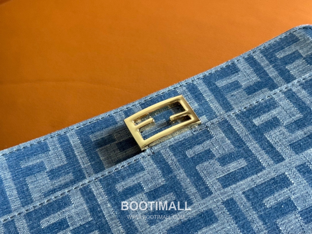 Fendi Baguette FF Jacquard Denim Wallet on Chain 펜디 바게트 FF 자카드 데님 월렛 온 체인 21cm 6