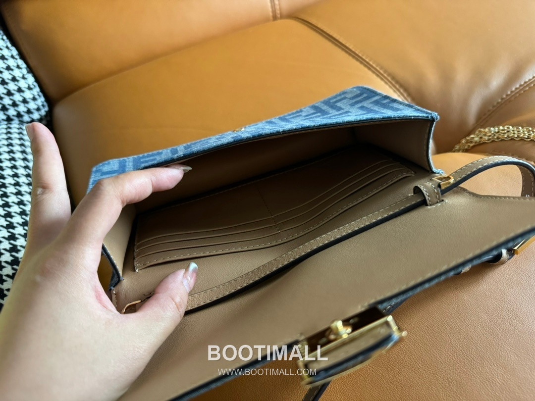 Fendi Baguette FF Jacquard Denim Wallet on Chain 펜디 바게트 FF 자카드 데님 월렛 온 체인 21cm 9