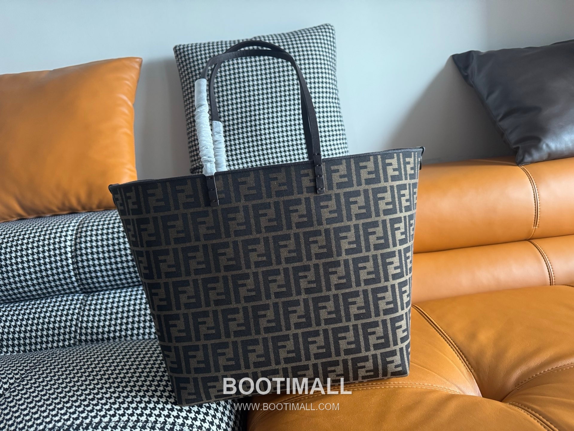 Fendi Baguette Large Tote Pequin FF Jacquard Fabric Bag 펜디 바게트 라지 토트 페퀸 FF 자카드 패브릭 백 35cm 1