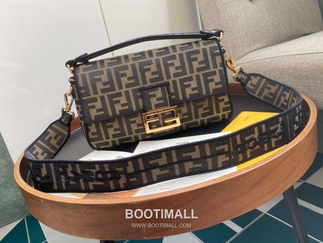 Fendi Baguette Medium FF Jacquard Fabric Bag 펜디 바게트 미디엄 FF 자카드 패브릭 백 26cm 1