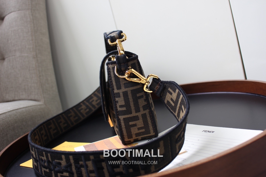 Fendi Baguette Medium FF Jacquard Fabric Bag 펜디 바게트 미디엄 FF 자카드 패브릭 백 26cm 3