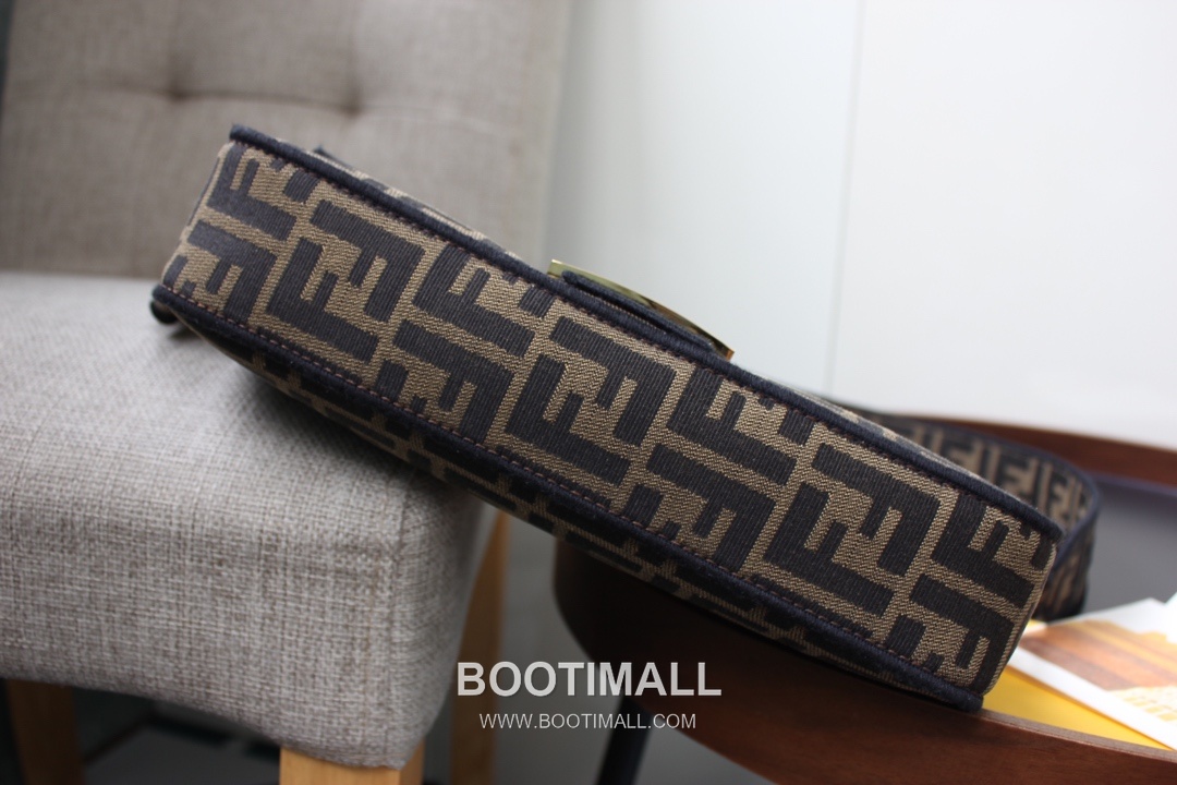 Fendi Baguette Medium FF Jacquard Fabric Bag 펜디 바게트 미디엄 FF 자카드 패브릭 백 26cm 5