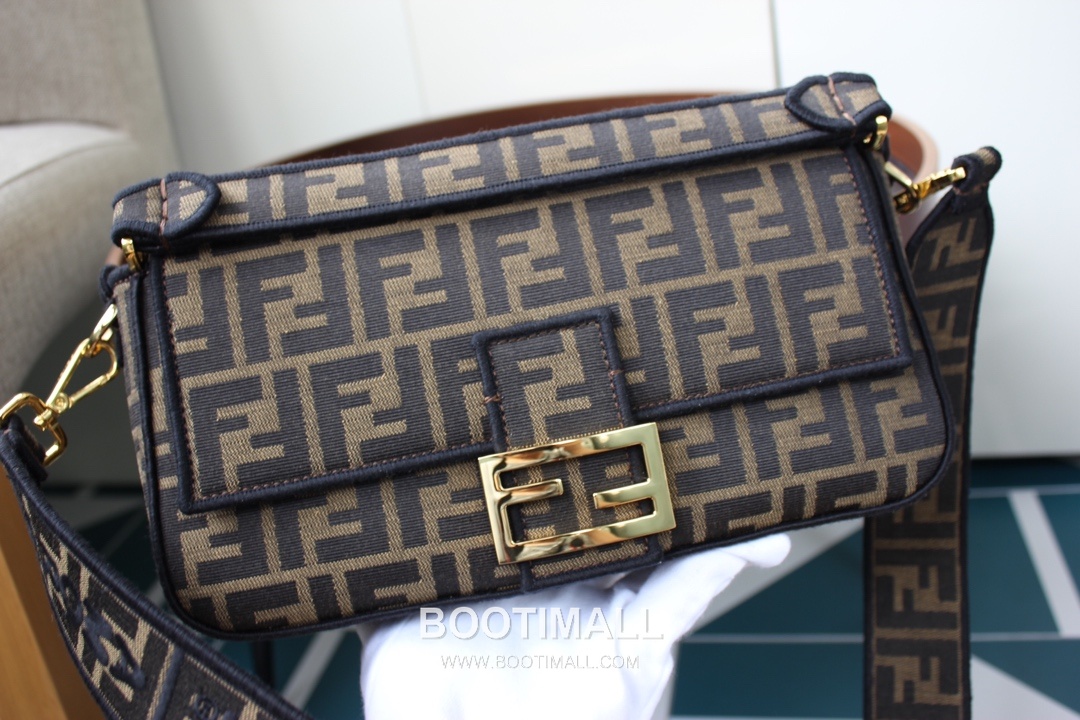 Fendi Baguette Medium FF Jacquard Fabric Bag 펜디 바게트 미디엄 FF 자카드 패브릭 백 26cm 6