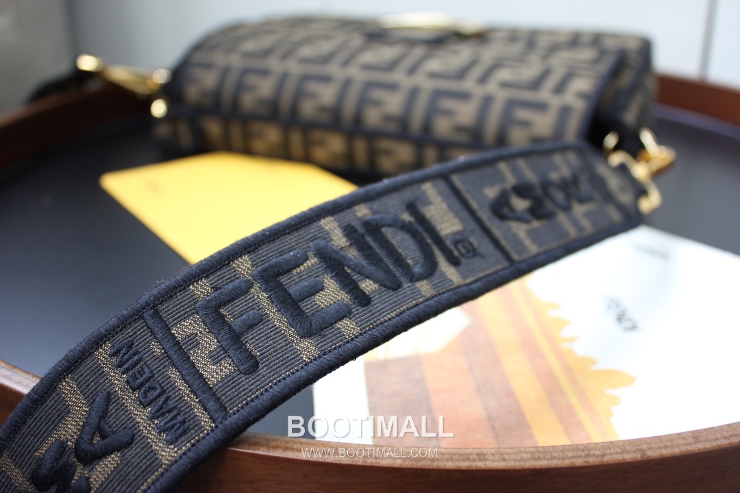 Fendi Baguette Medium FF Jacquard Fabric Bag 펜디 바게트 미디엄 FF 자카드 패브릭 백 26cm 8