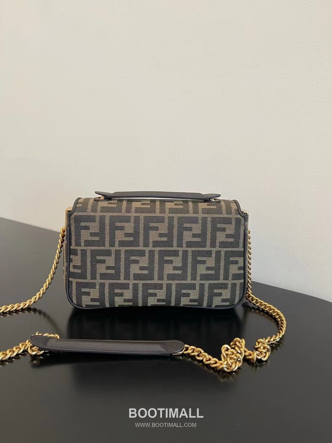 Fendi Baguette Medium FF Jacquard Chain Bag 펜디 바게트 미디엄 FF 자카드 체인 백 24cm 3