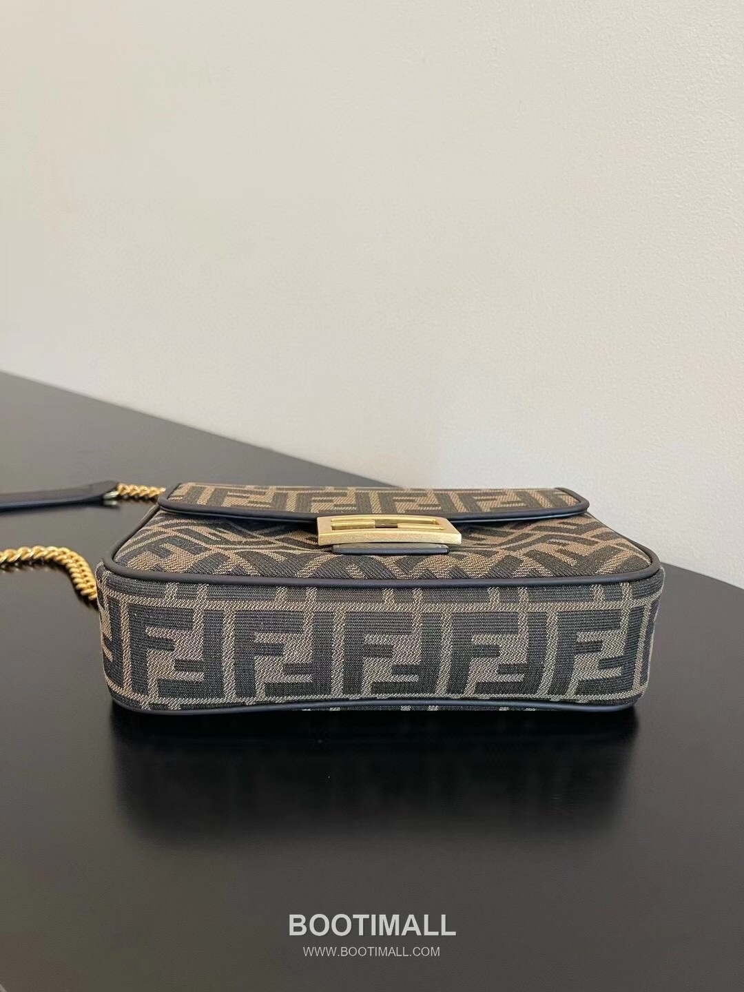Fendi Baguette Medium FF Jacquard Chain Bag 펜디 바게트 미디엄 FF 자카드 체인 백 24cm 4