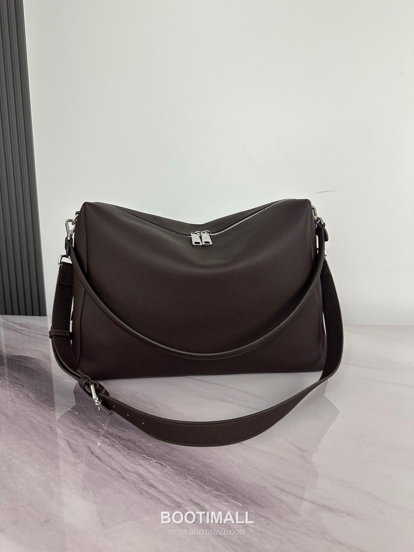 Fendi Lui Large Full Grain Leather Bag 펜디 루이 라지 풀그레인 레더 백 38cm 1