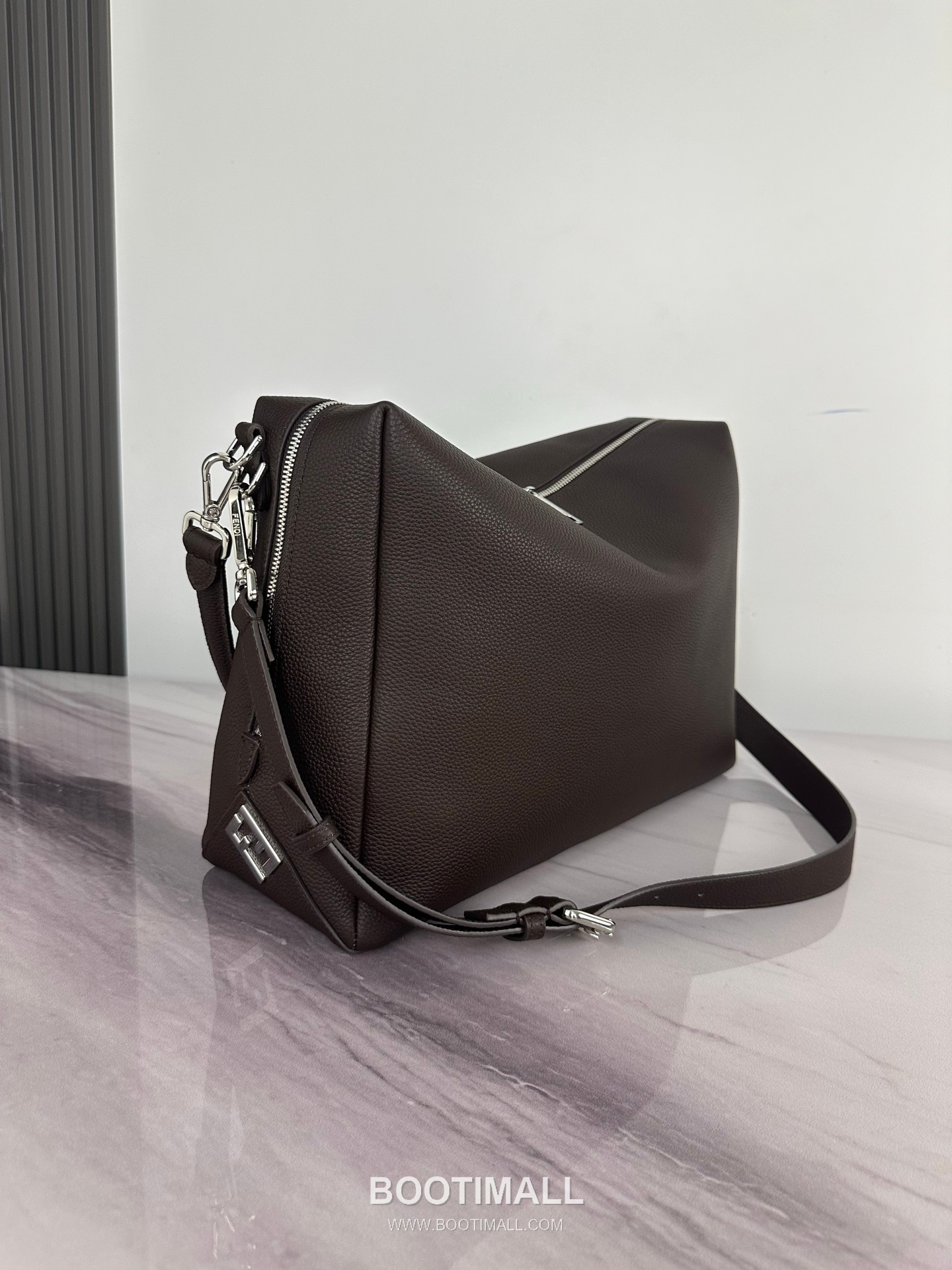 Fendi Lui Large Full Grain Leather Bag 펜디 루이 라지 풀그레인 레더 백 38cm 2