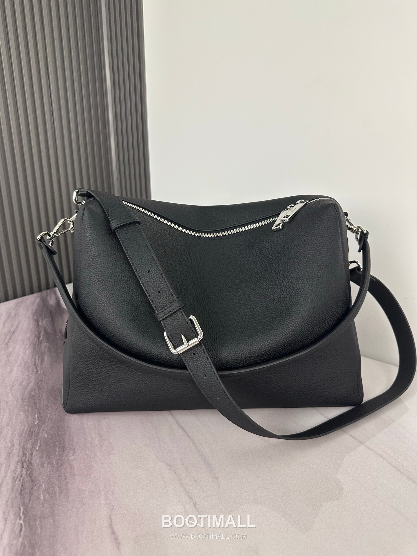 Fendi Lui Large Full Grain Leather Bag 펜디 루이 라지 풀그레인 레더 백 38cm 1