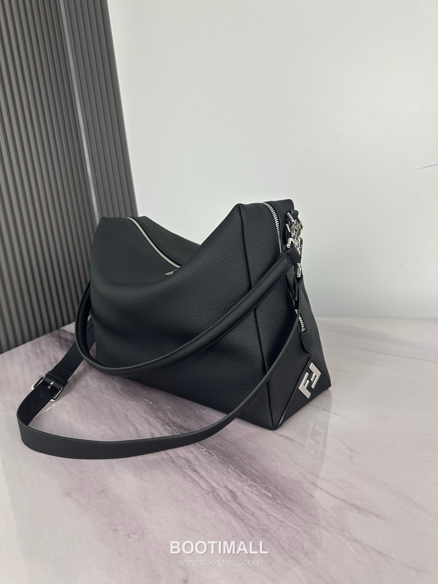 Fendi Lui Large Full Grain Leather Bag 펜디 루이 라지 풀그레인 레더 백 38cm 2