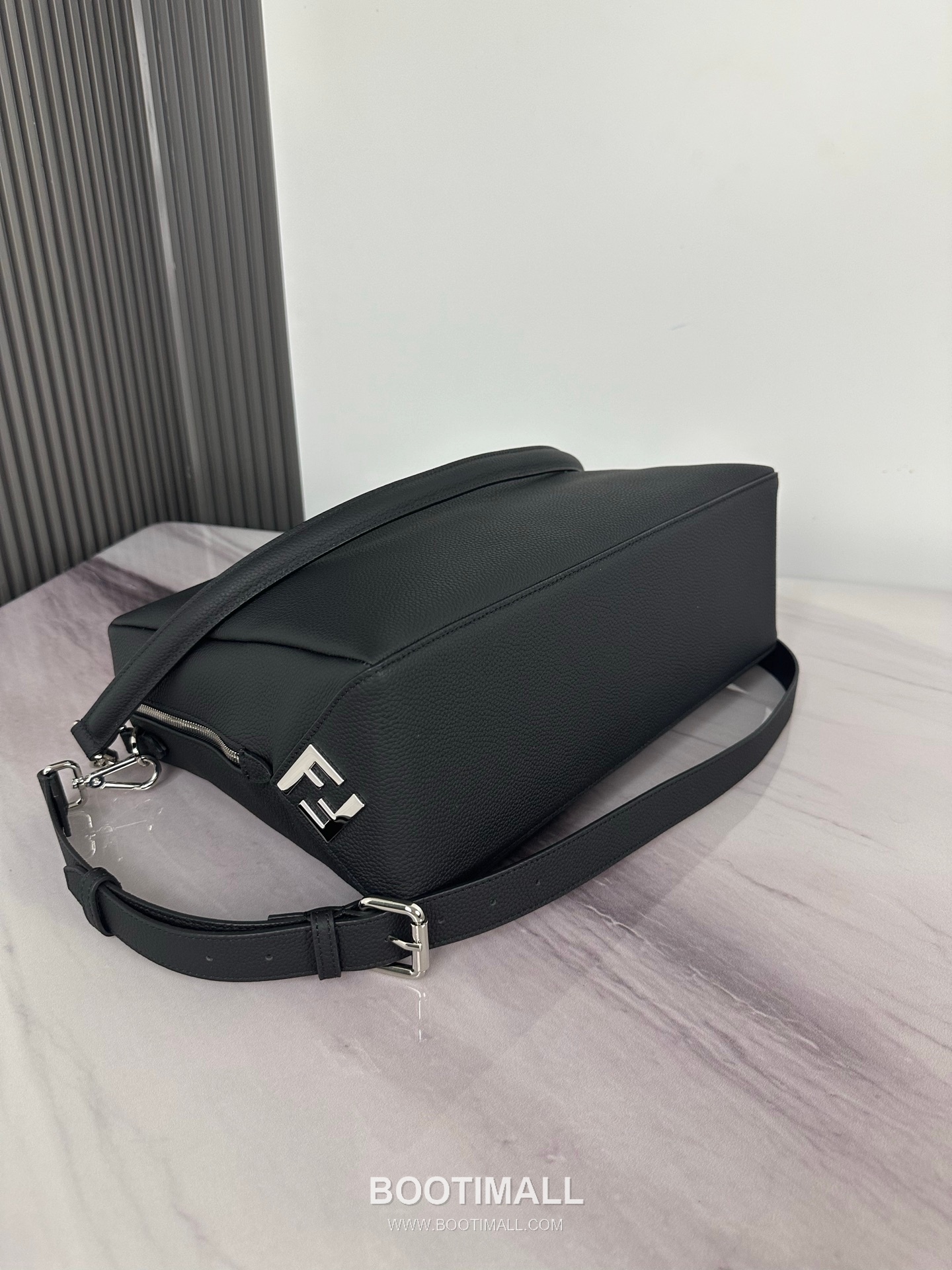 Fendi Lui Large Full Grain Leather Bag 펜디 루이 라지 풀그레인 레더 백 38cm 3