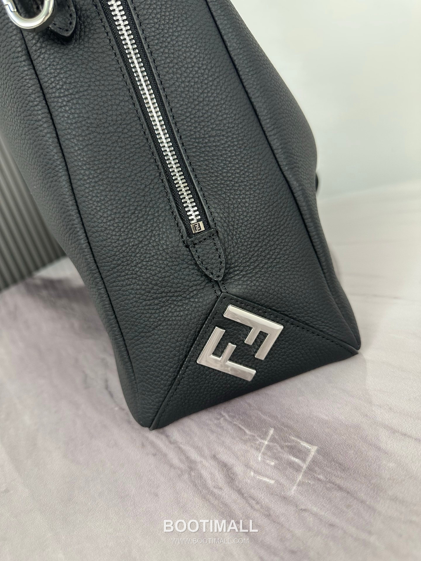 Fendi Lui Large Full Grain Leather Bag 펜디 루이 라지 풀그레인 레더 백 38cm 6