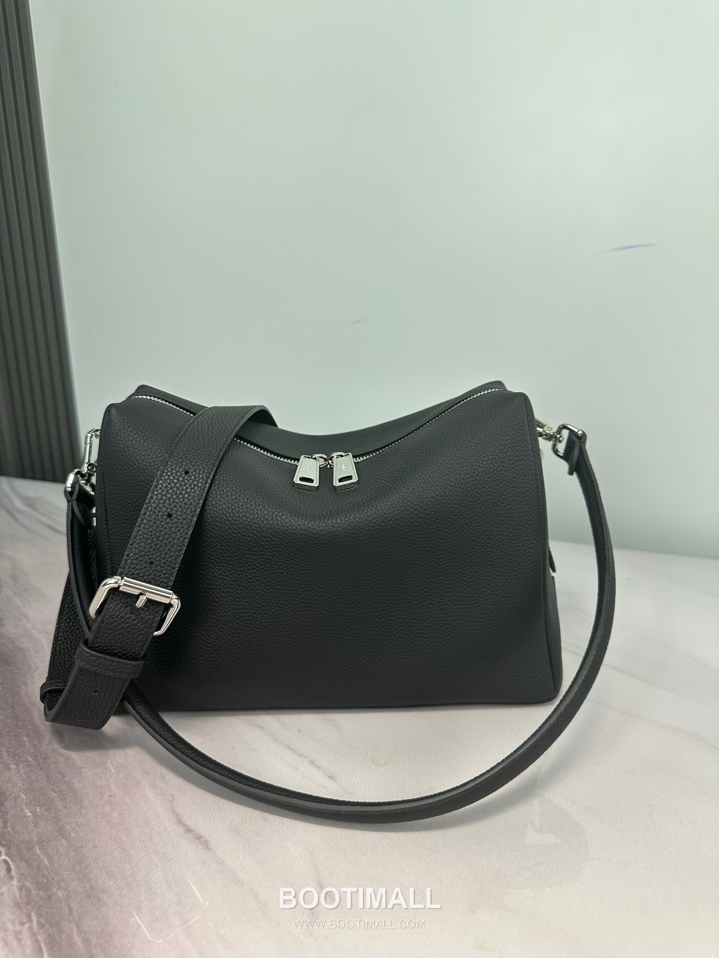 Fendi Lui Medium Full Grain Leather Bag 펜디 루이 미디엄 풀그레인 레더 백 28cm 1