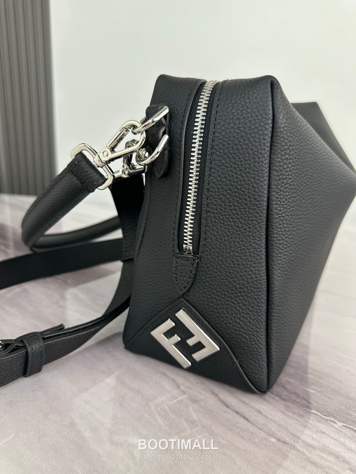 Fendi Lui Medium Full Grain Leather Bag 펜디 루이 미디엄 풀그레인 레더 백 28cm 4