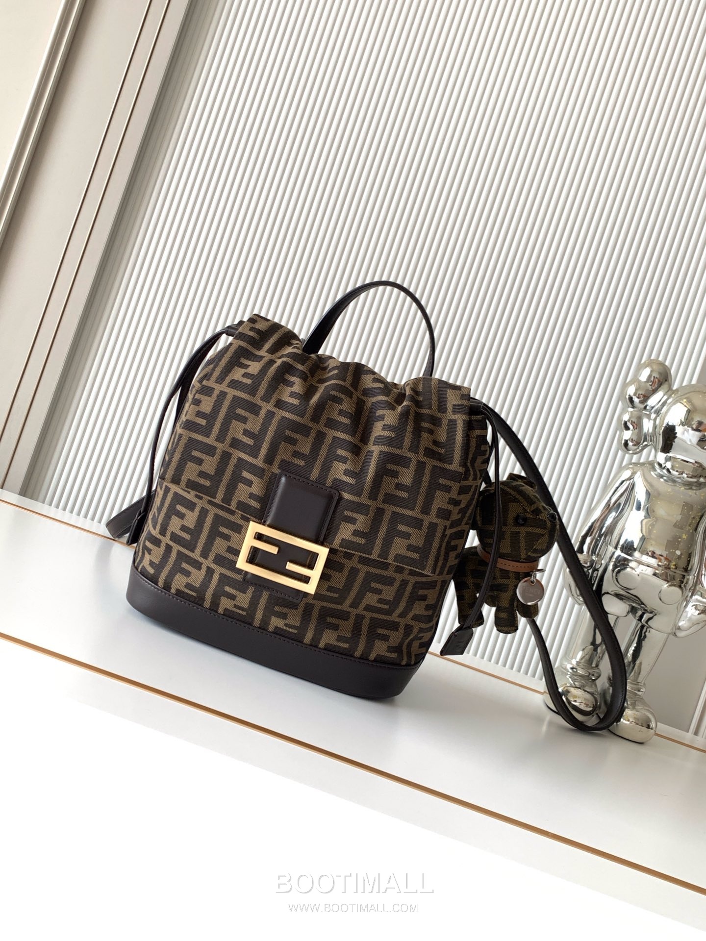 Fendi Vintage Monogram Drawstring Canvas Brown Backpack 펜디 빈티지 모노그램 드로우스트링 캔버스 브라운 백팩 26cm 10