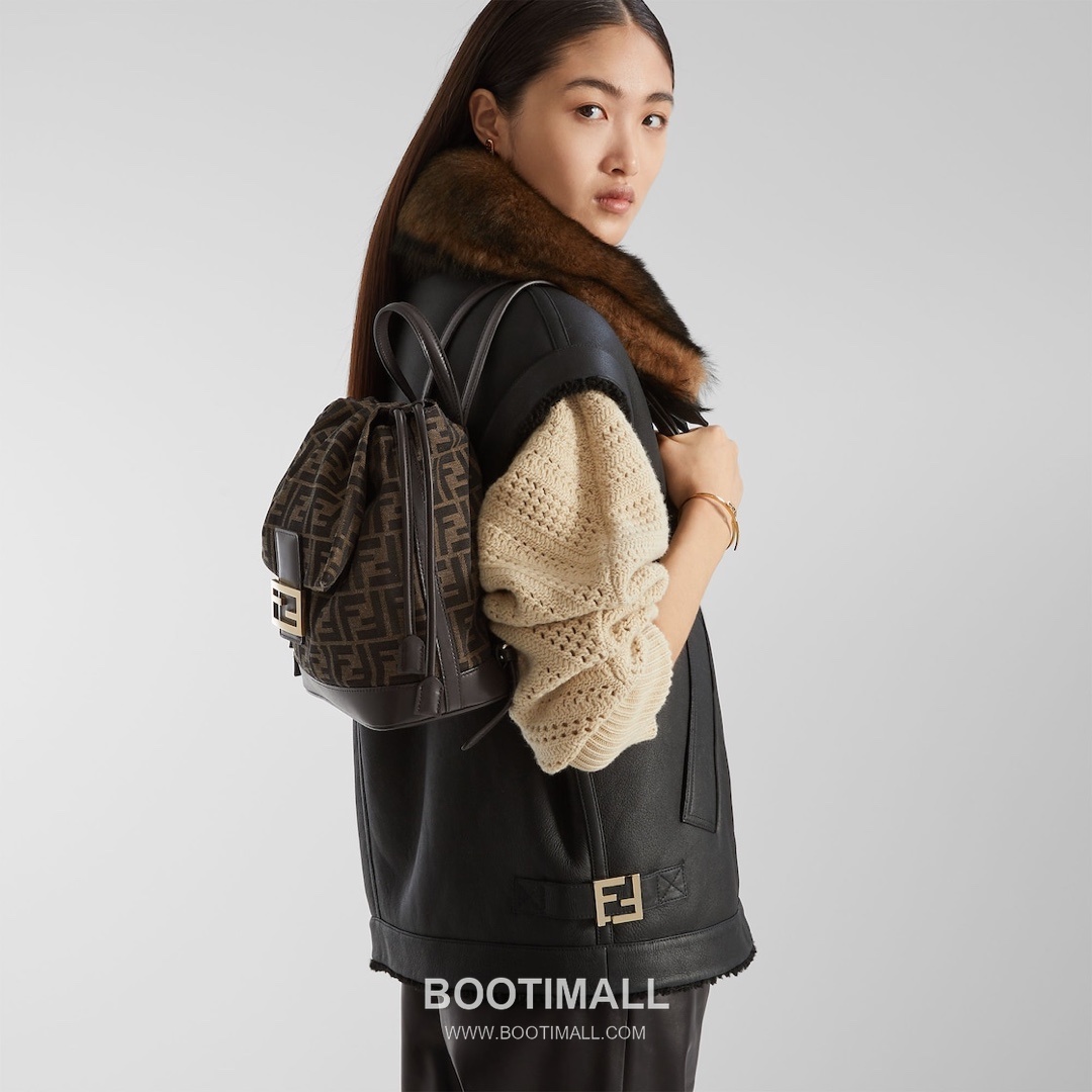 Fendi Vintage Monogram Drawstring Canvas Brown Backpack 펜디 빈티지 모노그램 드로우스트링 캔버스 브라운 백팩 26cm 23
